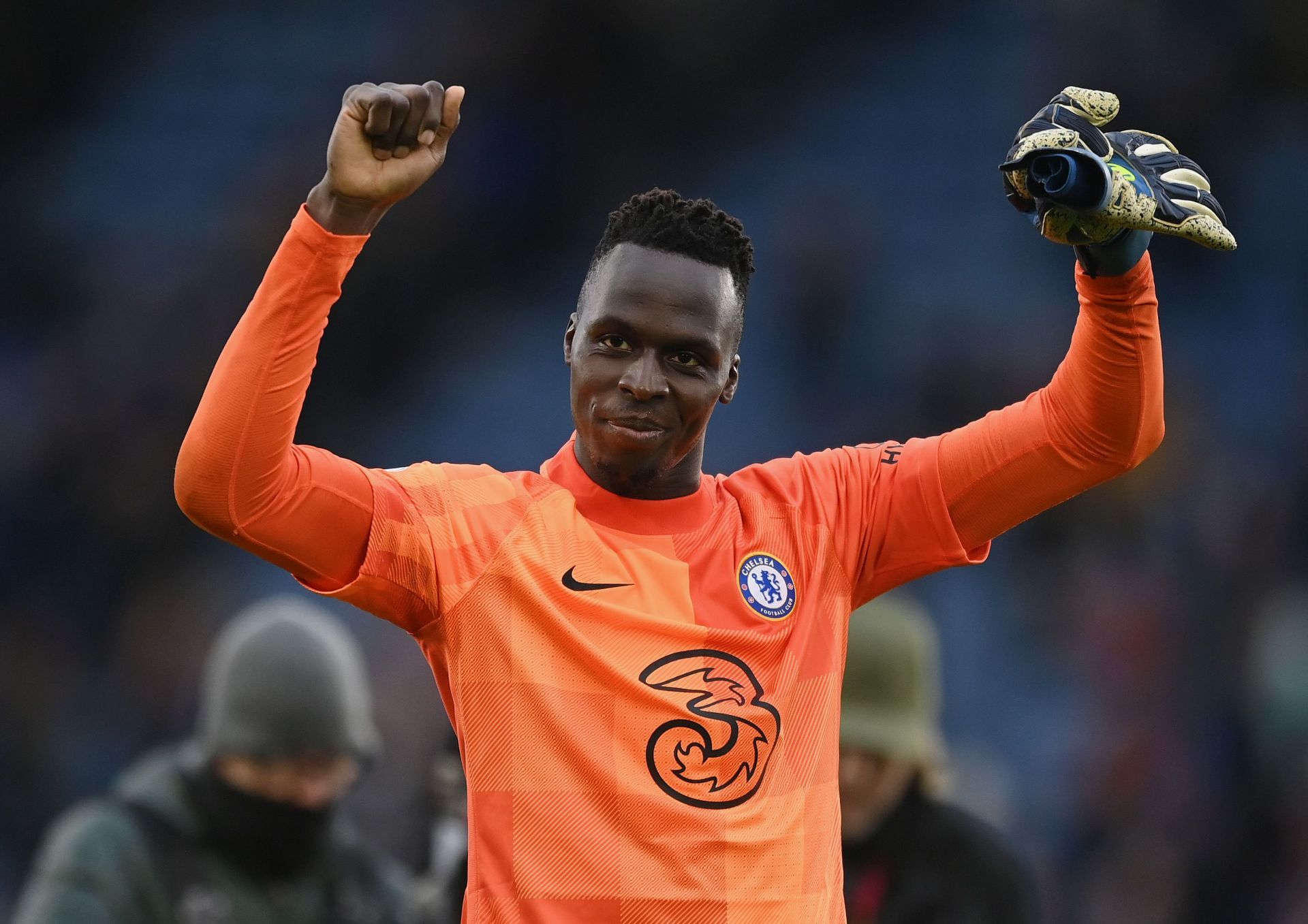 Edouard Mendy acknowledges the fans after Chelsea&#039;s victory.