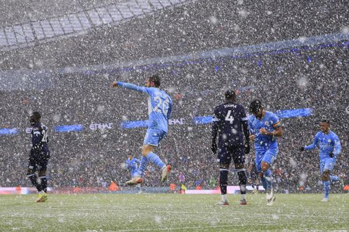 Manchester City overcame West Ham in difficult conditions