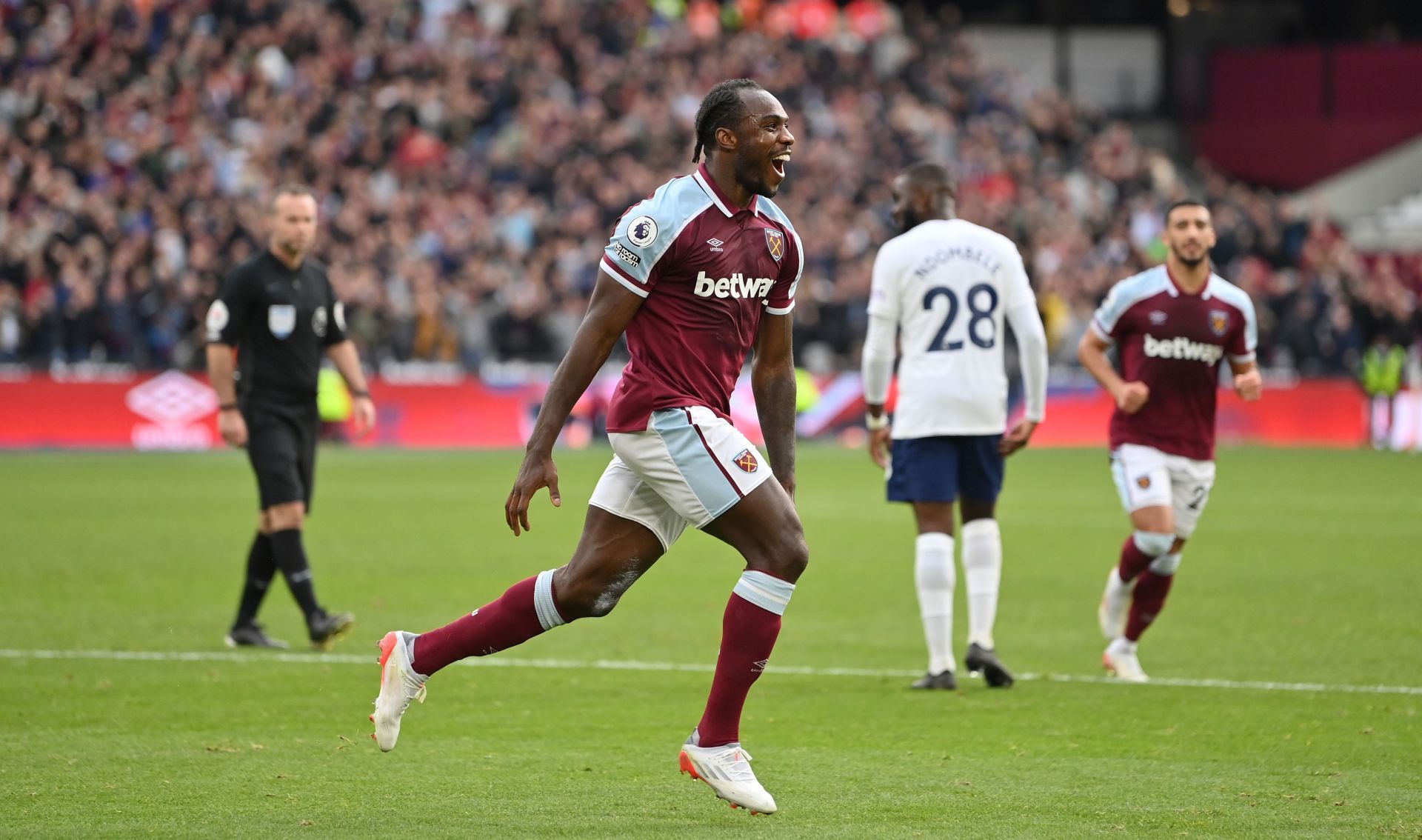 West Ham United v Tottenham Hotspur - Premier League