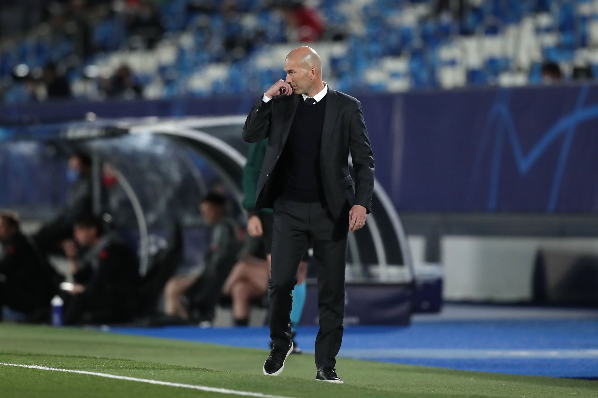 Zinedine Zidane doesn't want to take charge of PSG in the middle of the season.