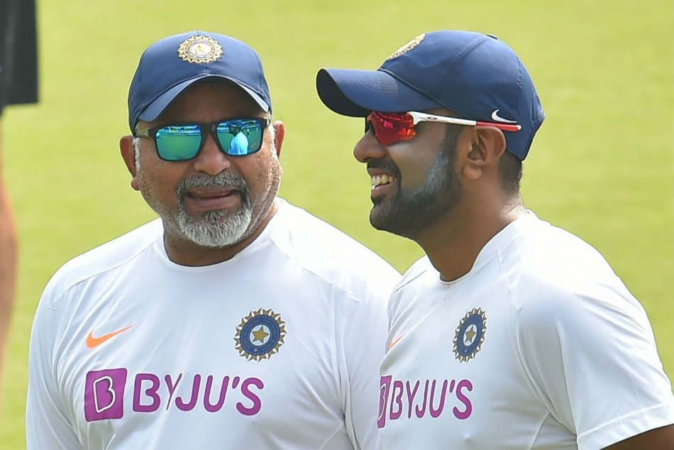 Bharat Arun (L) enjoying a fun moment with R Ashwin [PC: myKhel]