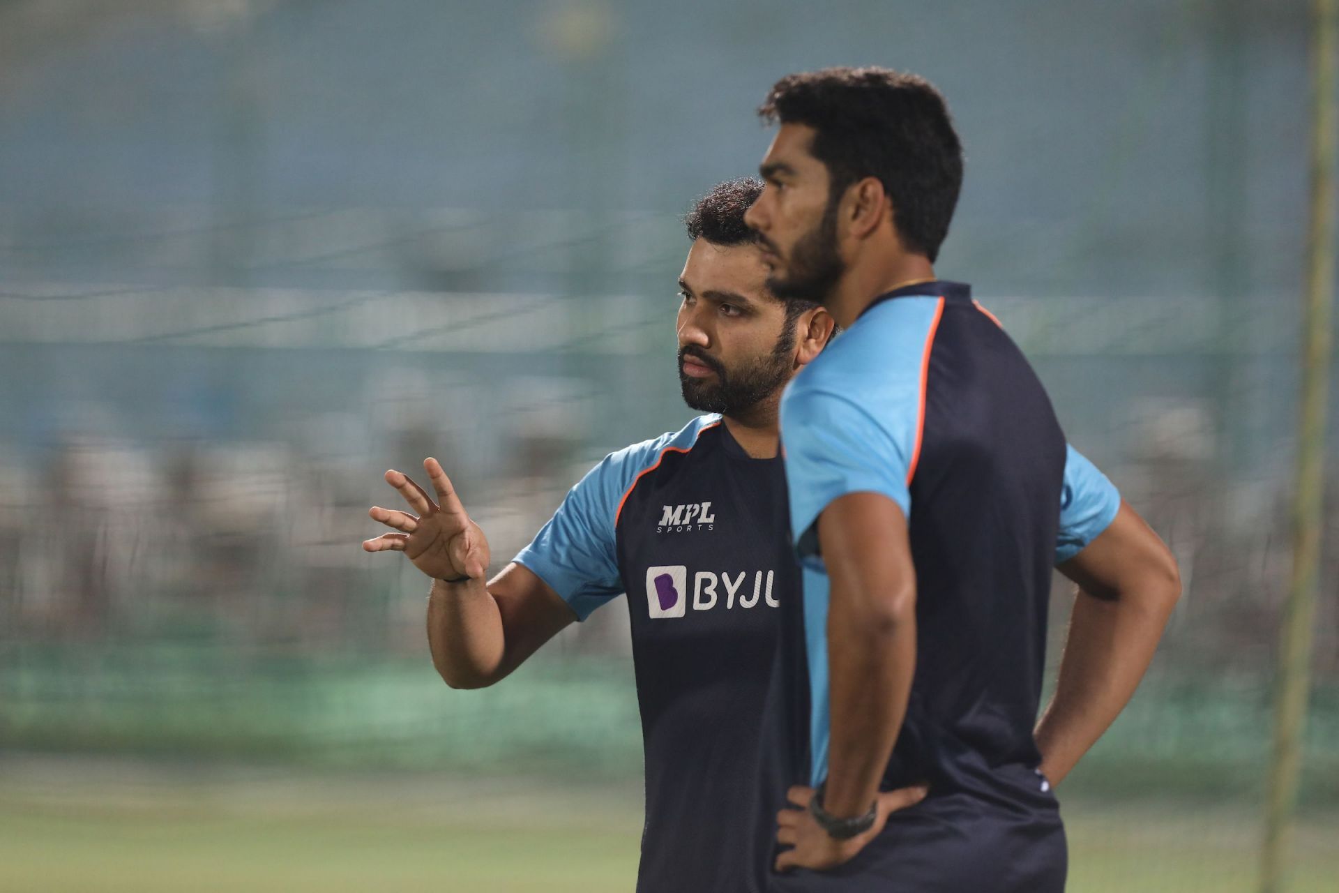 Rohit Sharma (L) talks to Venkatesh Iyer during India&#039;s training (Credit: BCCI Twitter)