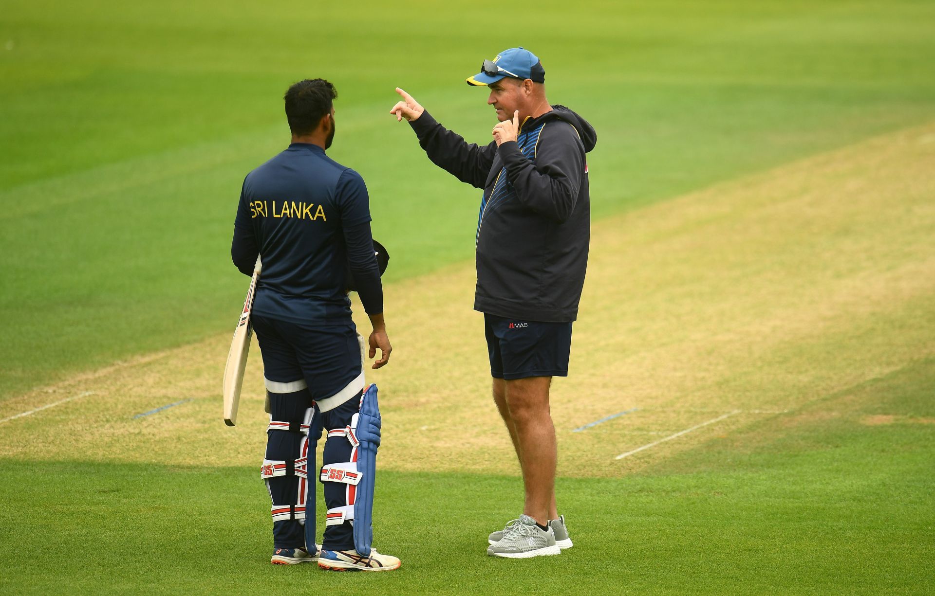 Mickey Arthur with Sri Lanka player in Nets Session