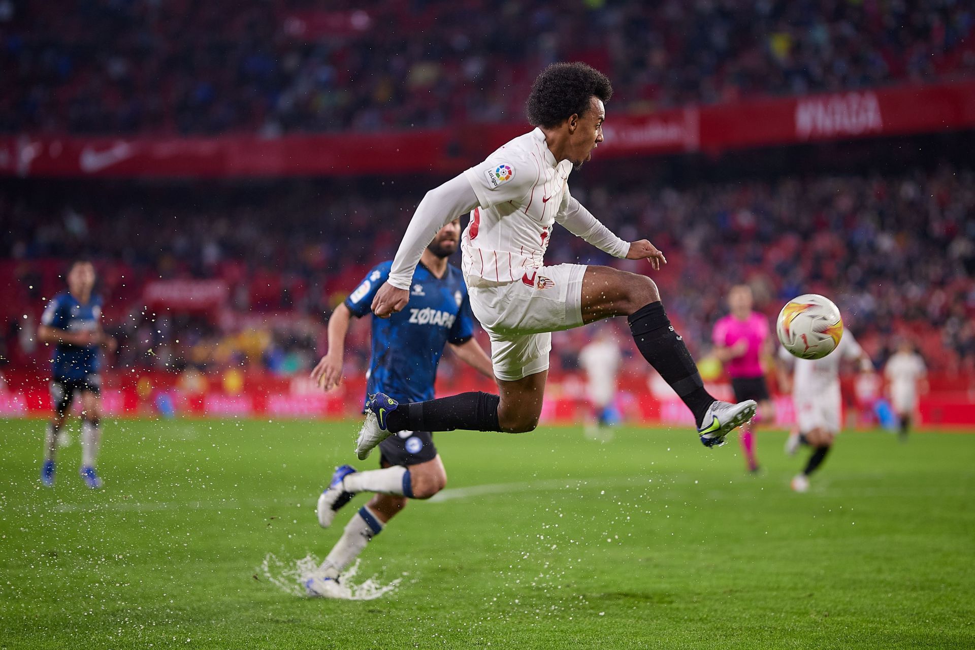 Sevilla FC v Deportivo Alaves - La Liga Santander