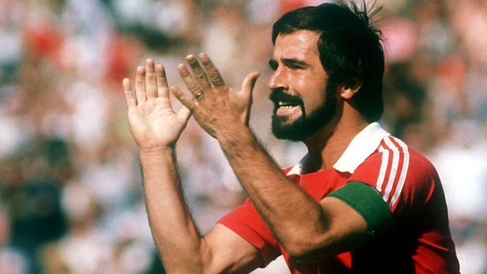 Gerd Muller rallying his troops during a game for Bayern Munich.