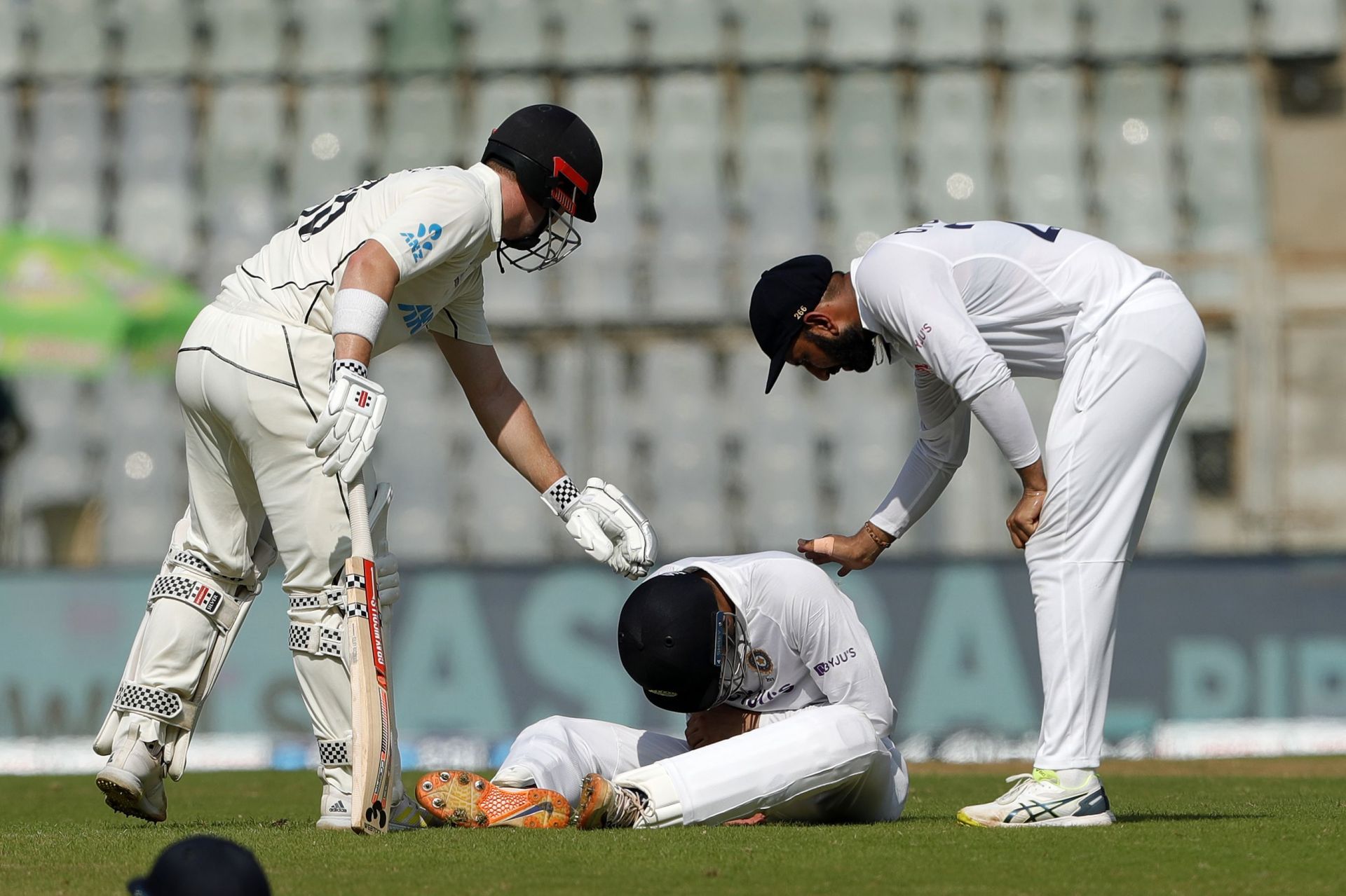  Shubman Gill suffered a nasty blow while fielding close-in