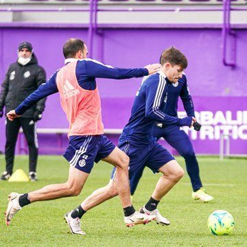 Valladolid players warm up. Courtesy: Valladolid Twitter account