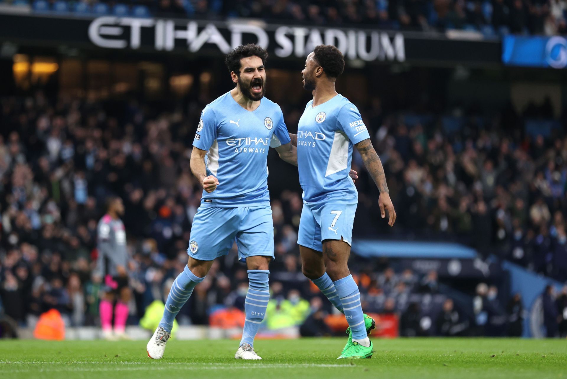Manchester City are looking for their 10th consecutive league win