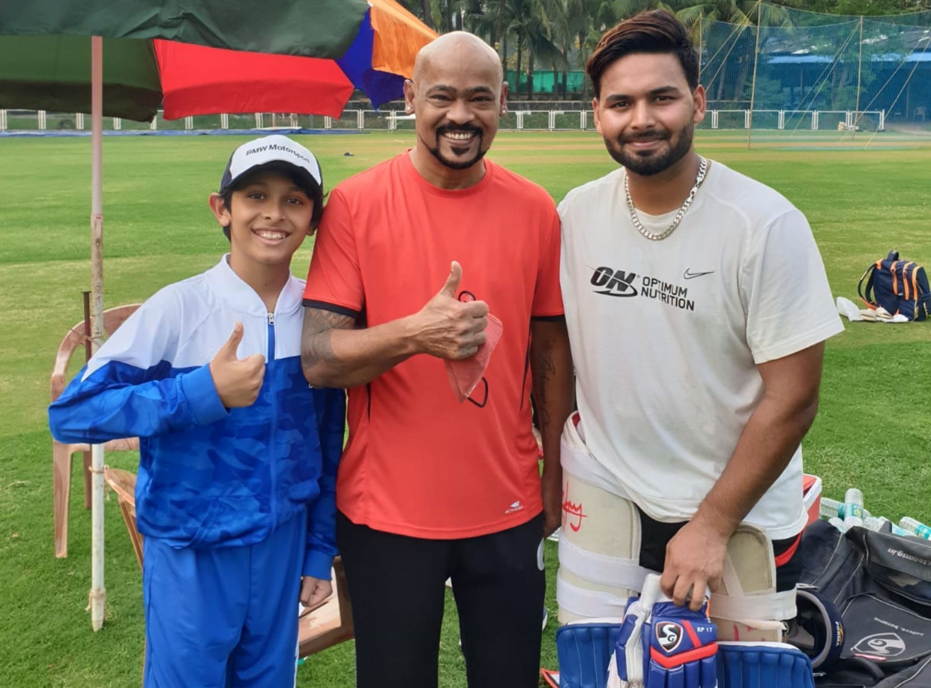 Vinod Kambli (middle) with Rishabh Pant. Pic: Vinod Kambli/ Twitter