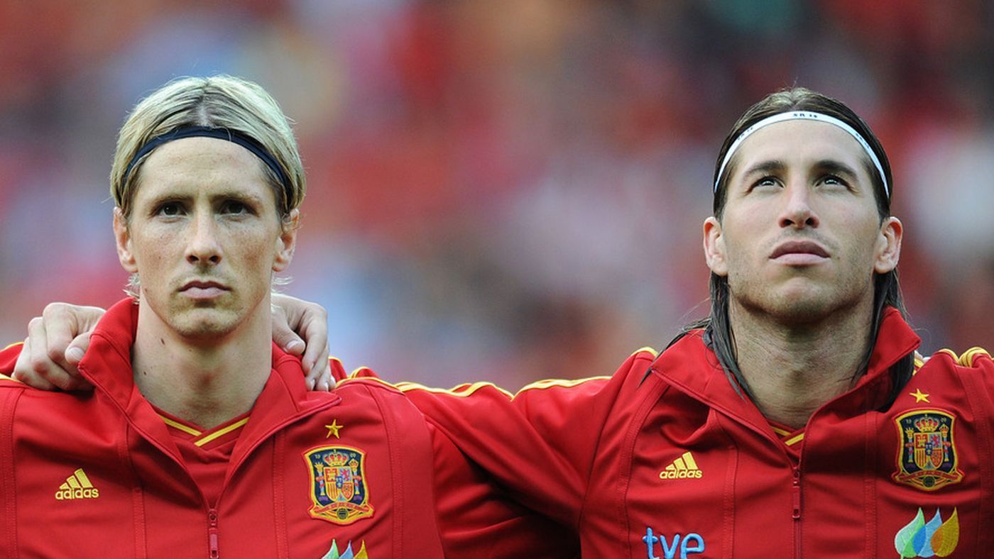 Fernando Torres (L) and Sergio Ramos during pre-match formalities.