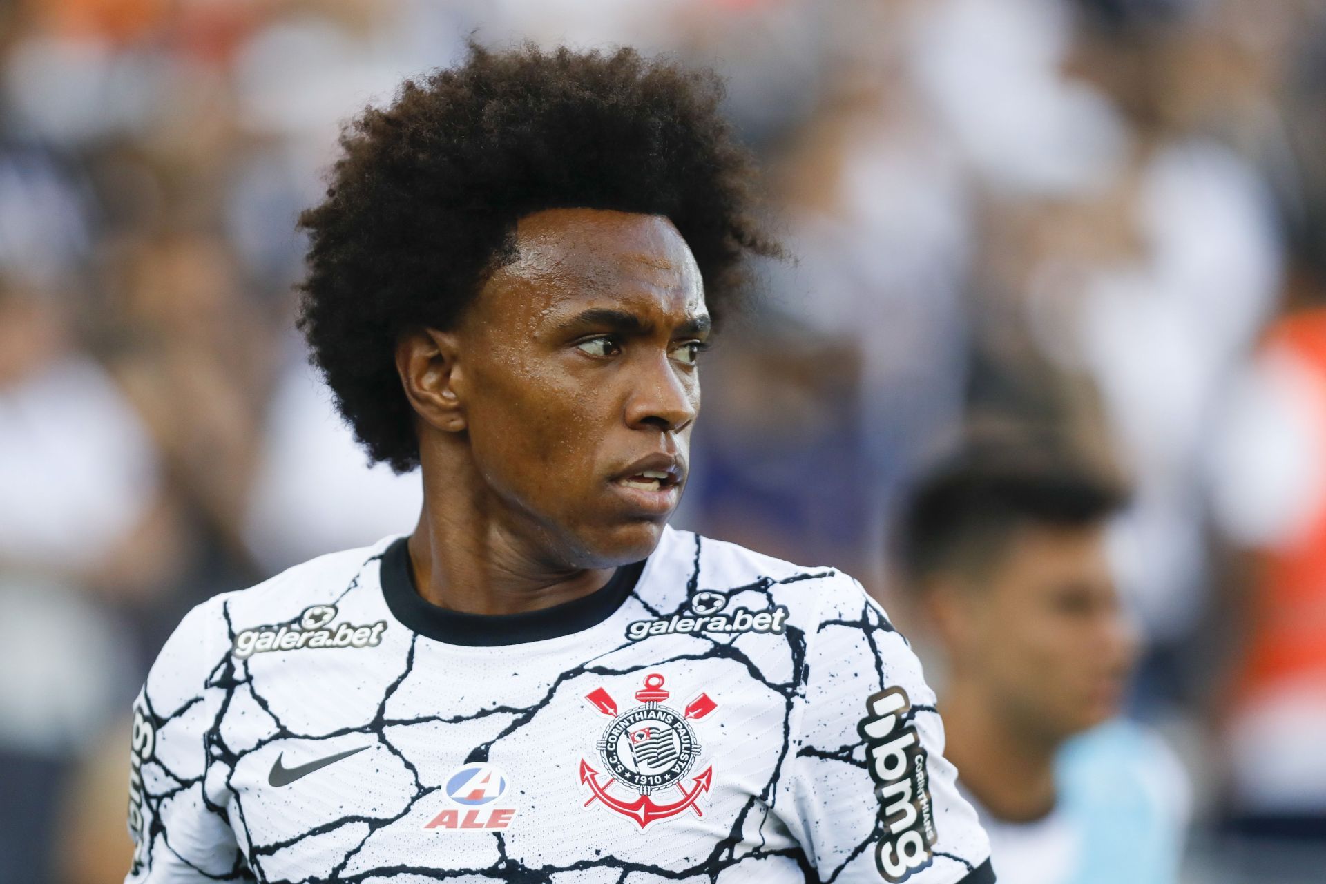Willian has said that he was forced to cut ties with Arsenal after receiving abuse from fans.