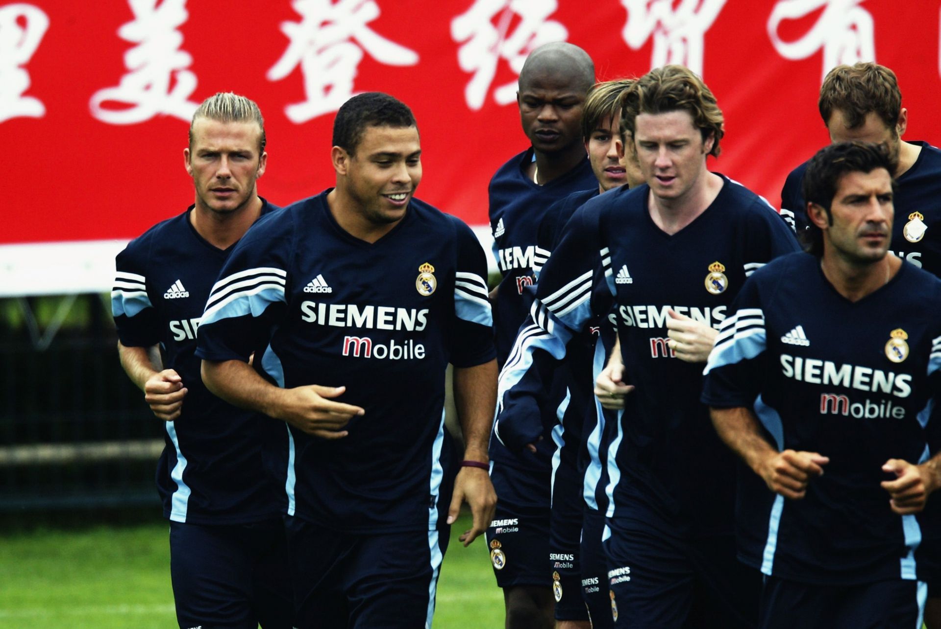 David Beckham, Ronaldo, Steve Mcmanaman and Luis Figo of Real Madrid warm-up