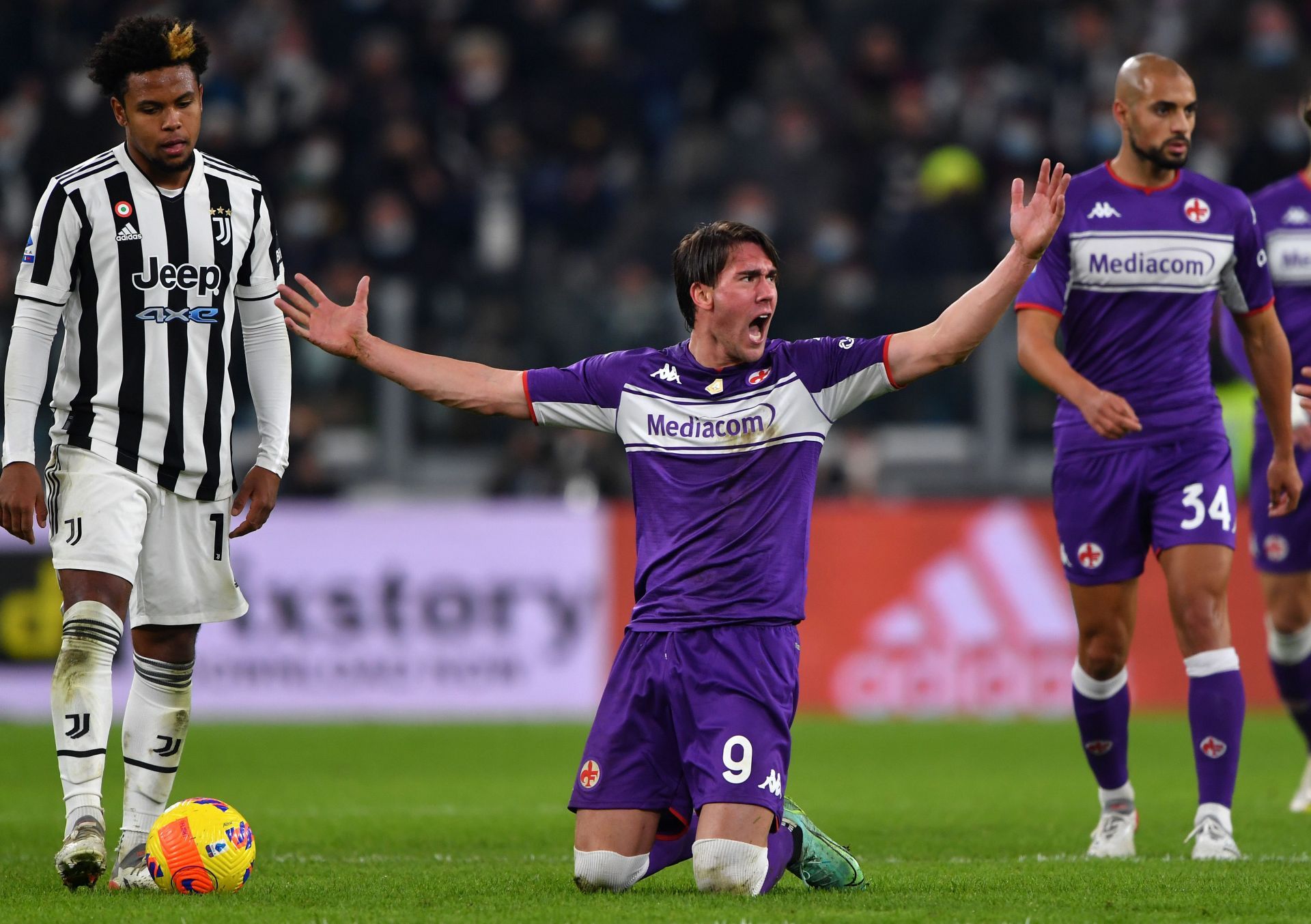 Dusan Vlahovic reacts during a Serie A match.