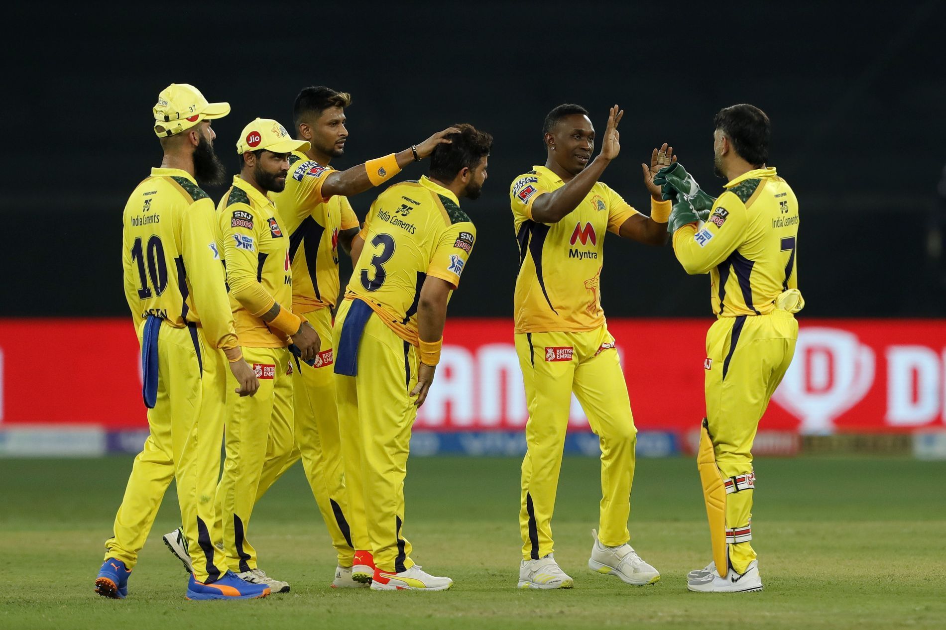 The Chennai Super Kings celebrate a wicket. Pic: IPLT20.COM