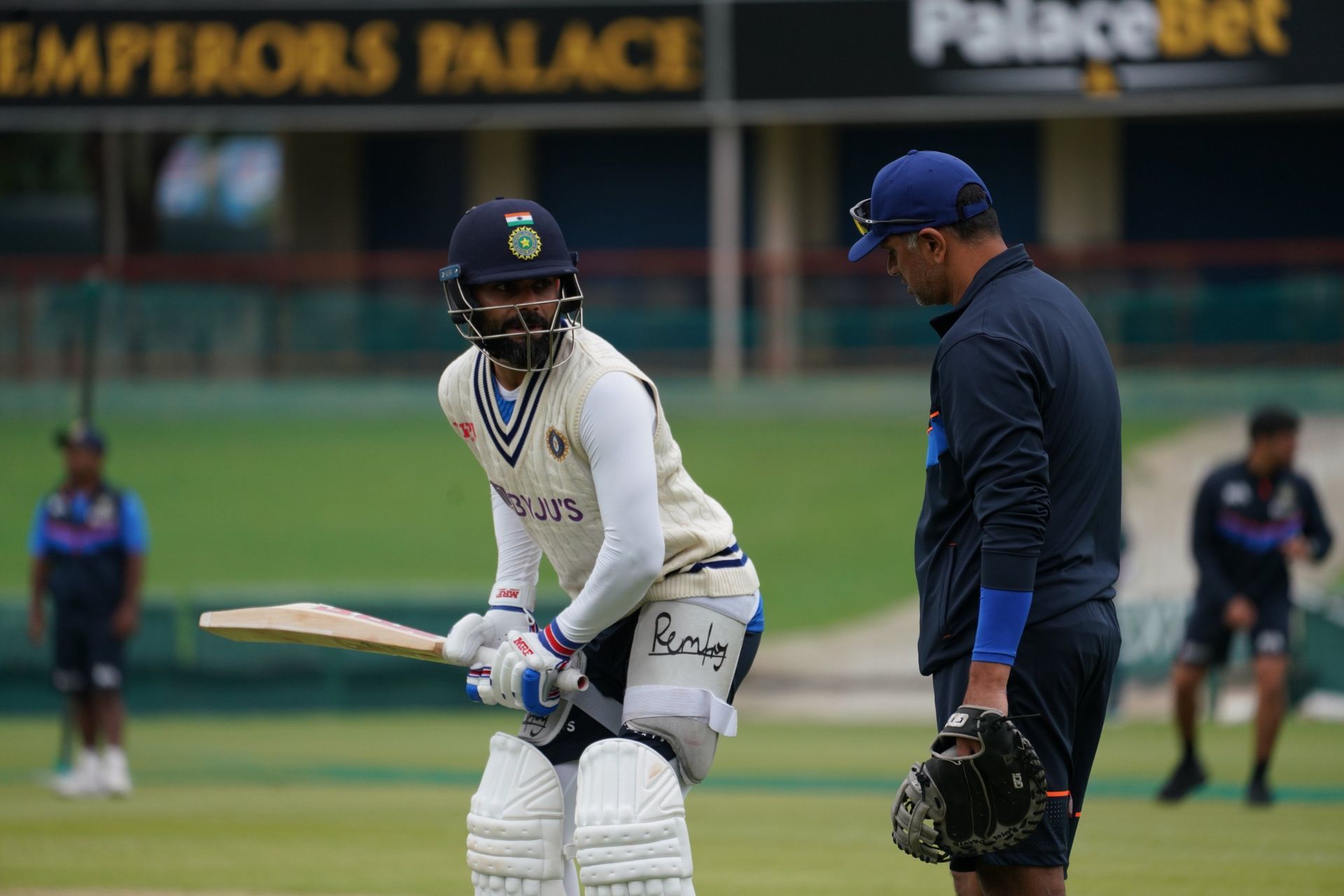 India head coach Rahul Dravid giving his batting inputs to skipper Virat Kohli