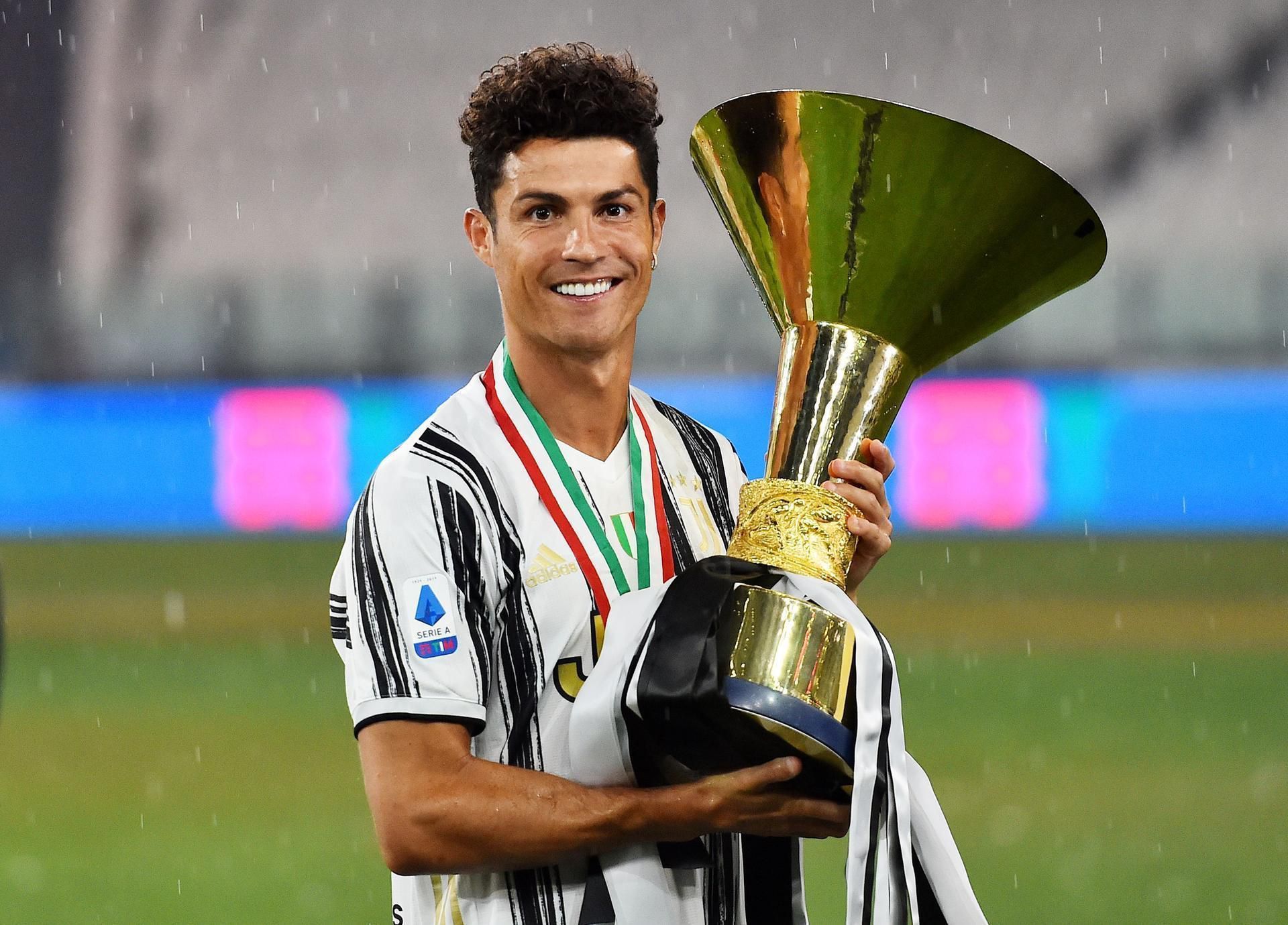Cristiano Ronaldo with the Serie A title