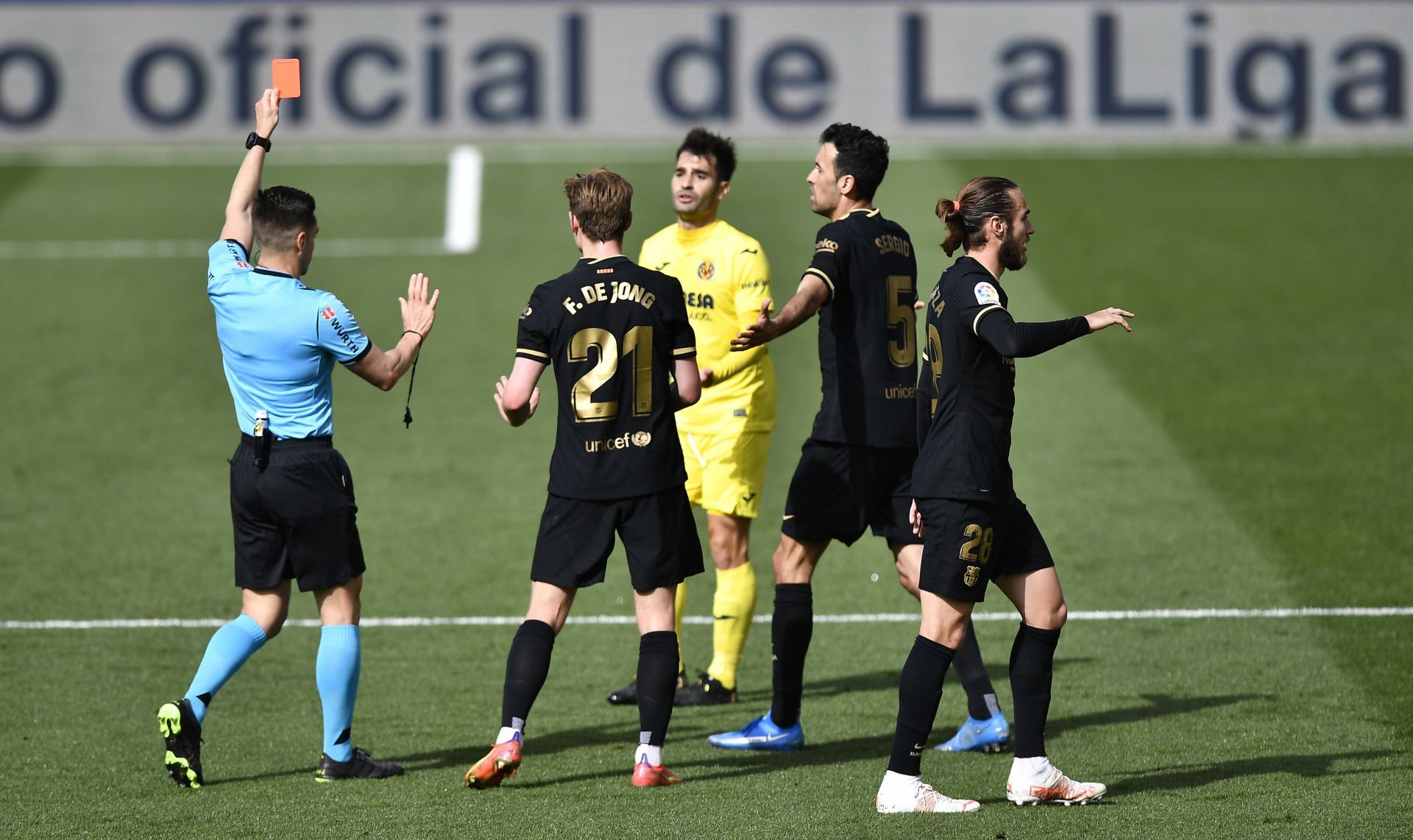 Villarreal CF v FC Barcelona - La Liga Santander