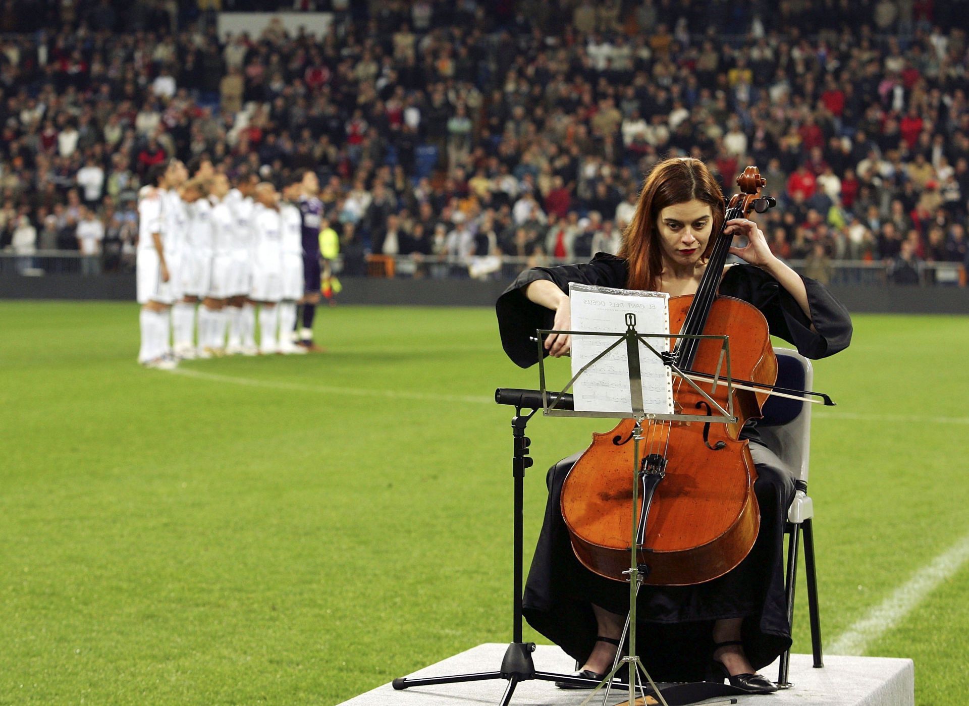 Real Madrid giving a tribute to Ferenc Puskas