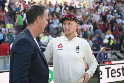 Michael Vaughan (L) and Joe Root. (Image source: Getty)