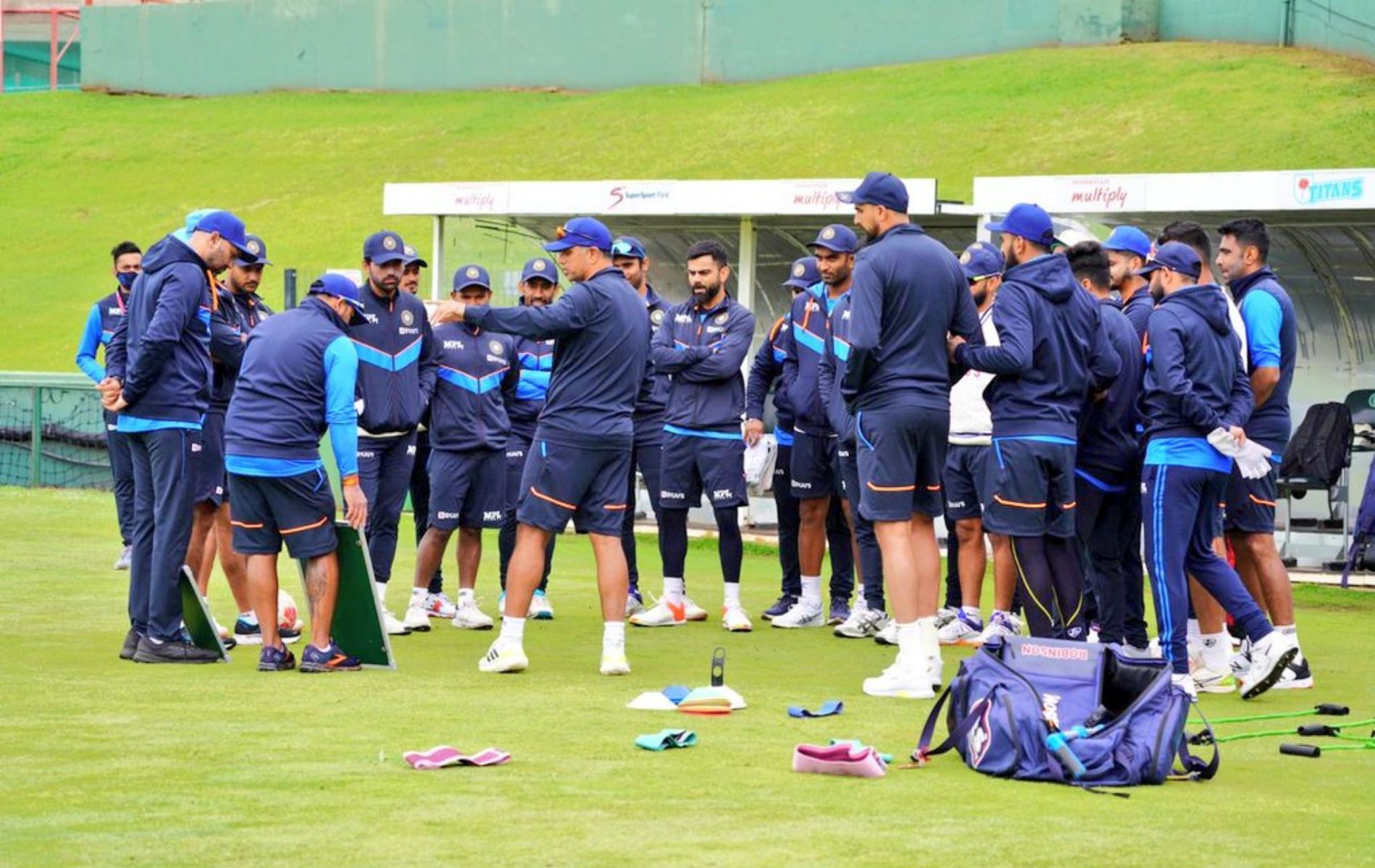 Rahul Dravid was seen addressing the Indian team during their second training session in South Africa.