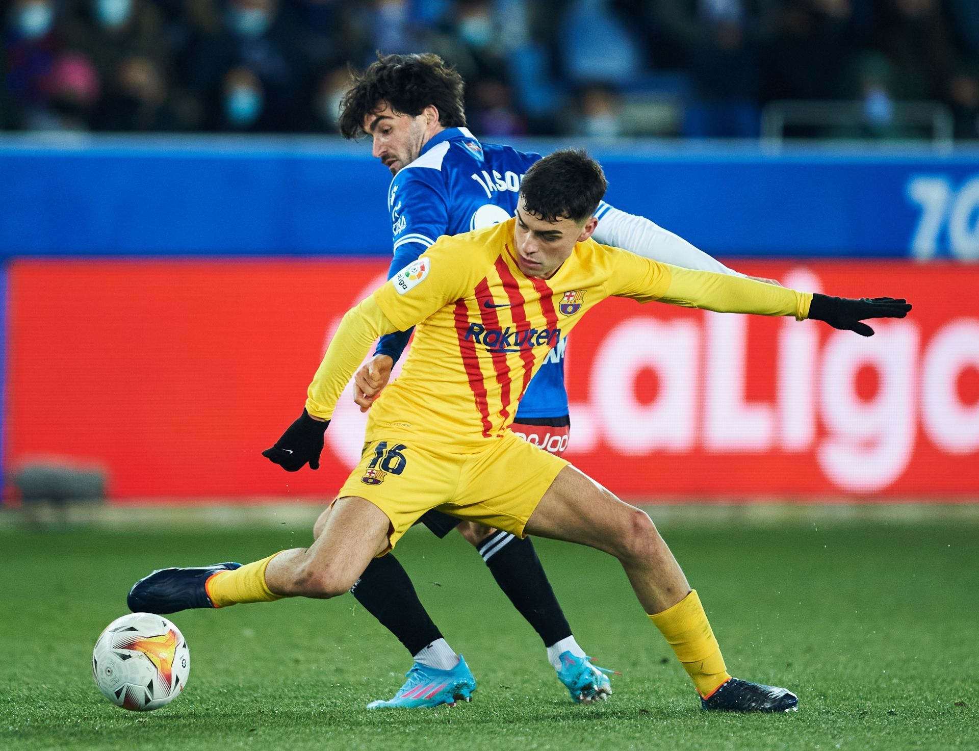 Pedri in action against Alaves