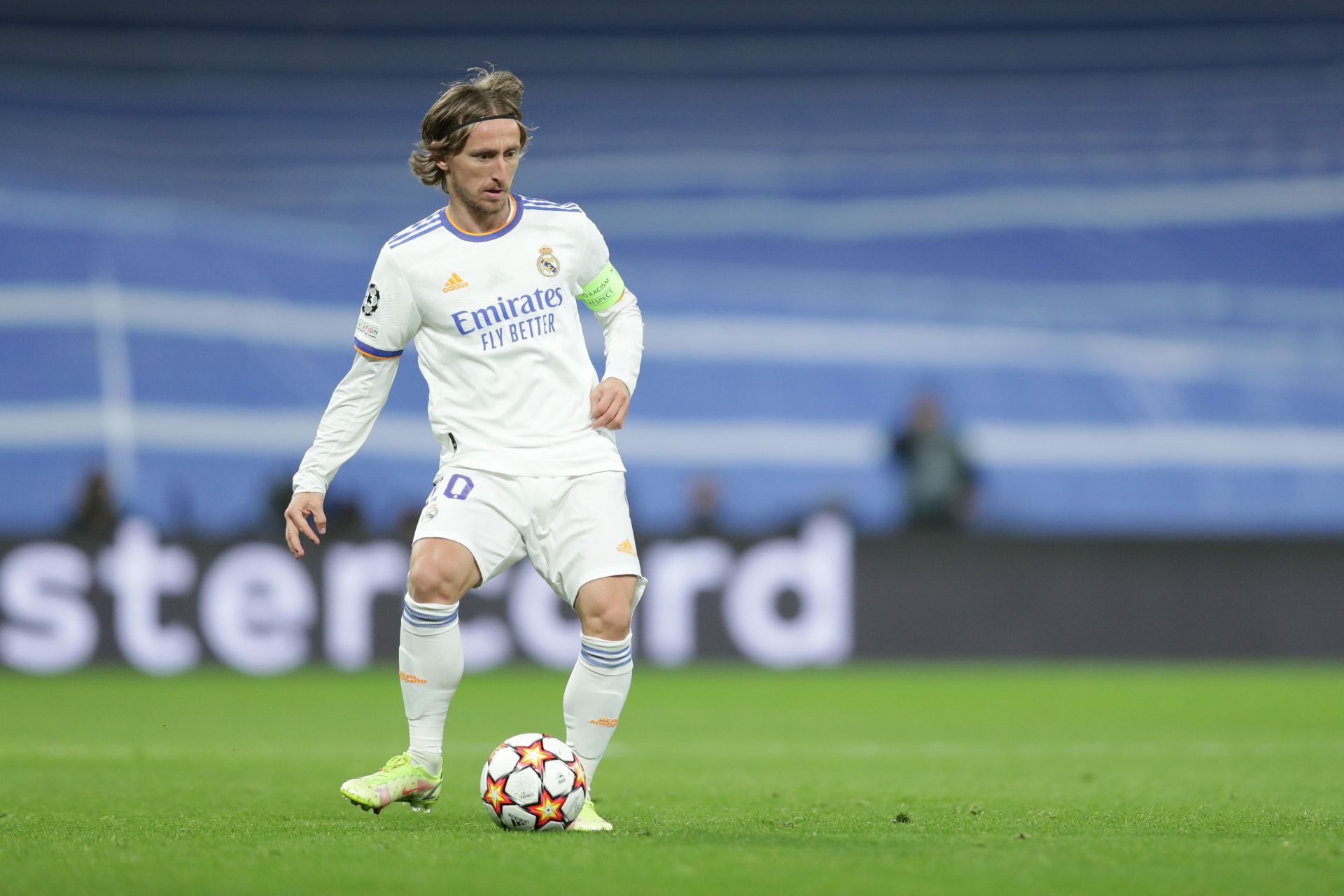 Luka Modric v FC Internazionale: Group D - UEFA Champions League