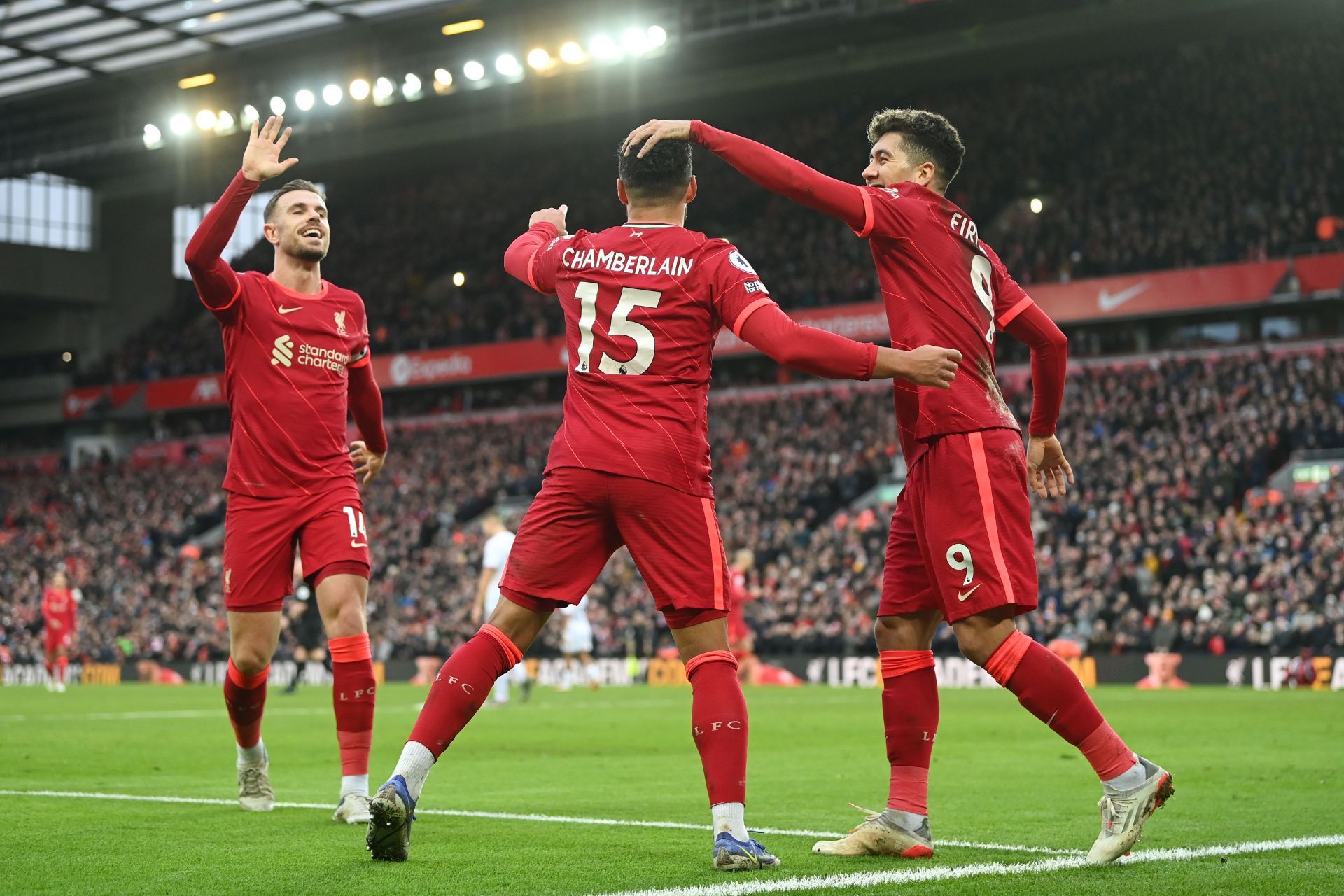 Alex Oxlade Chamberlain celebrates after scoring against Brentford.