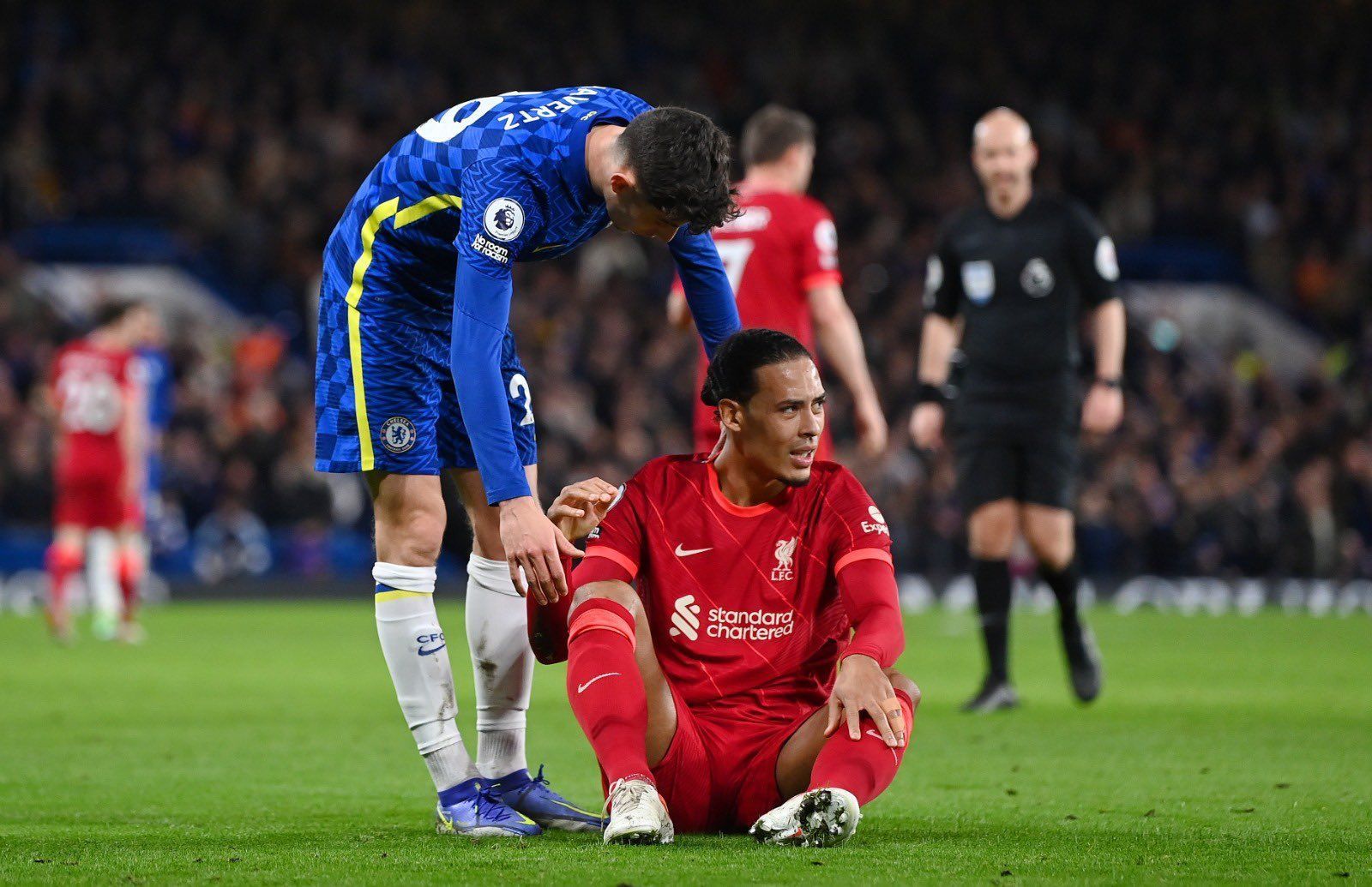 Chelsea came from behind to hold Liverpool to a 2-2 draw.