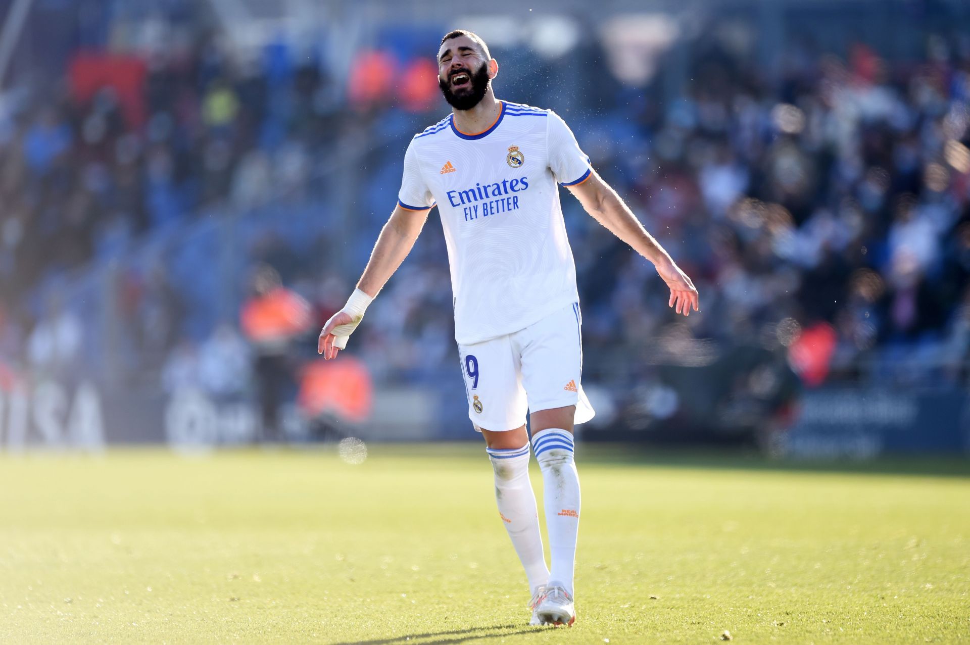 Karim Benzema looks dejected during Real Madrid&#039;s loss to Getafe.