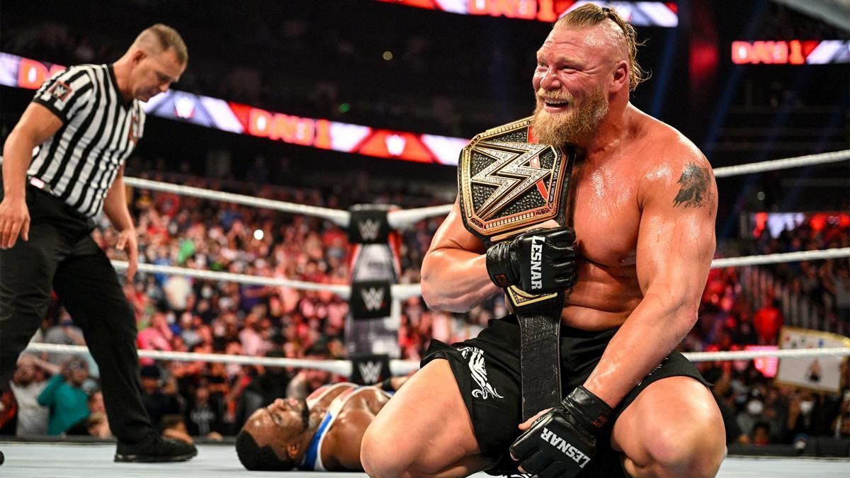 WWE Day 1 2022 में देखने को मिले कई जबरदस्त मैच और ब्रॉक लैसनर ने किया हैरान 