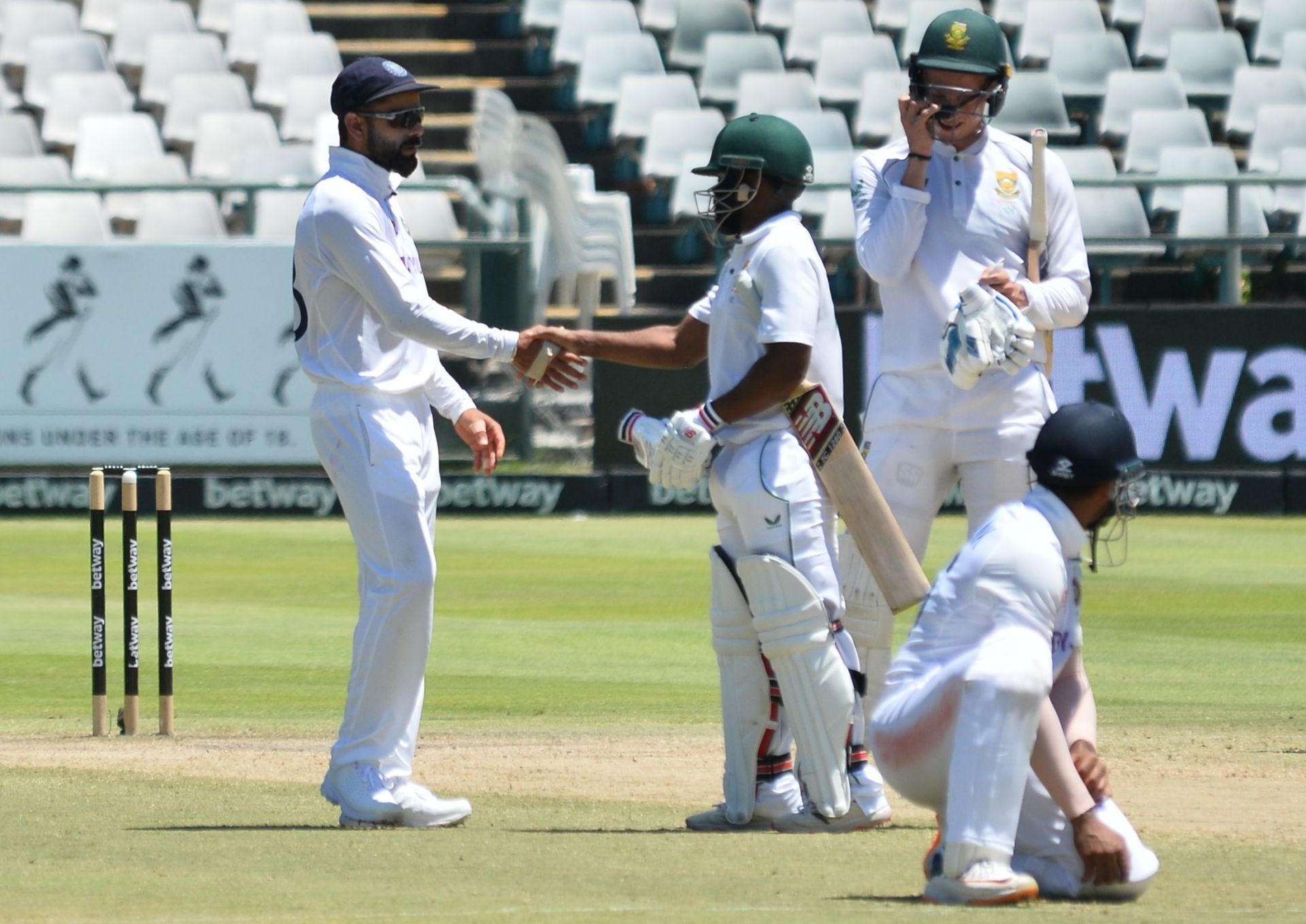 Kohli congratulates Temba Bavuma after the Cape Town Test. Pic: Getty Images