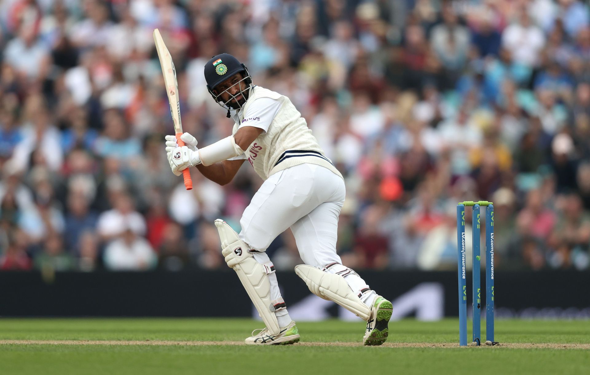 Cheteshwar Pujara has got off to a brisk start in India&#039;s second innings of the Johannesburg Test