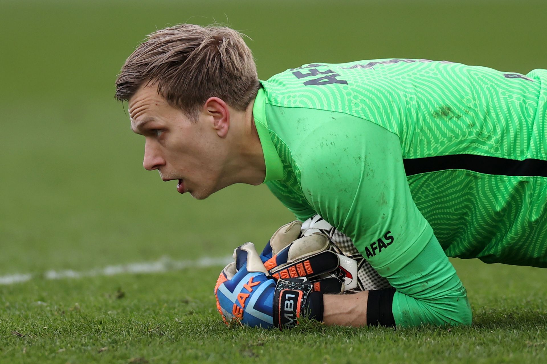 Marco Bizot made some great saves against PSG.