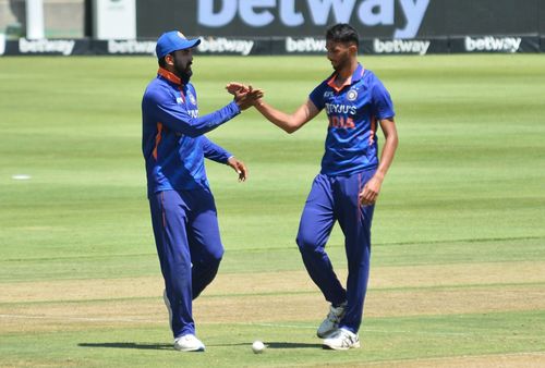 KL Rahul (left) with Prasidh Krishna during the 3rd ODI. Pic: Getty Images