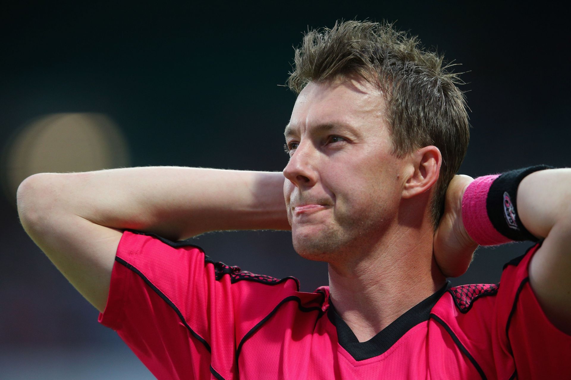 Brett Lee defended 8 runs in the final over against India Maharajas to take the World Giants to the final.