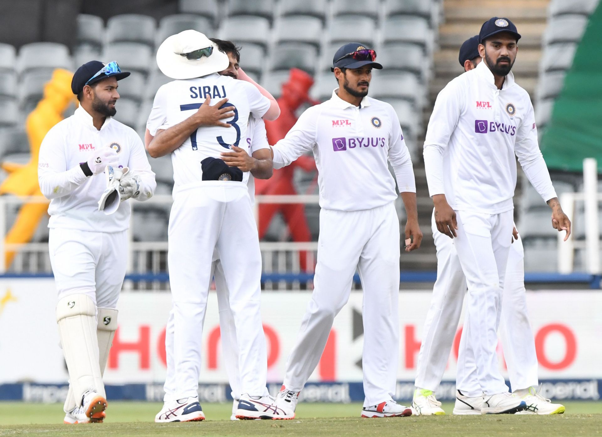 Aakash Chopra feels the overcast conditions and the pitch will favor the Indian bowlers