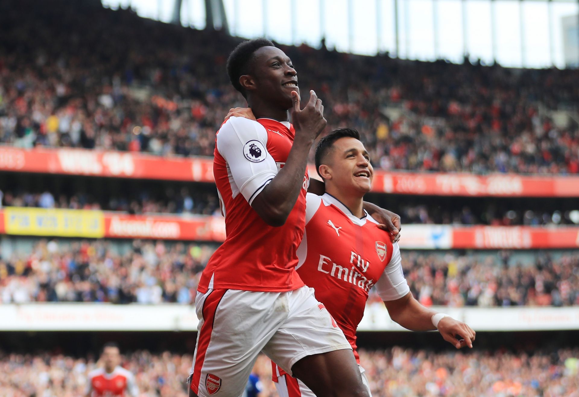 Danny Welbeck and Alexis Sanchez (right) celebrate the former&#039;s goal against Manchester United.