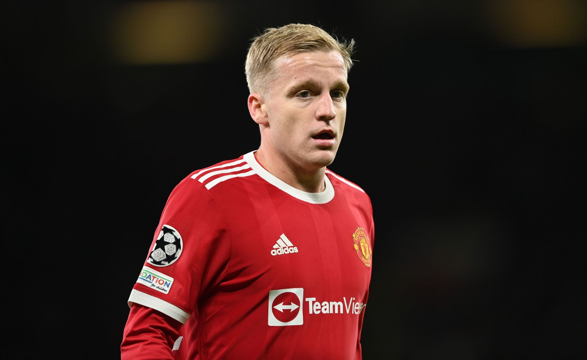 Crystal Palace have submitted an offer to take Donny van de Beek on loan this month.