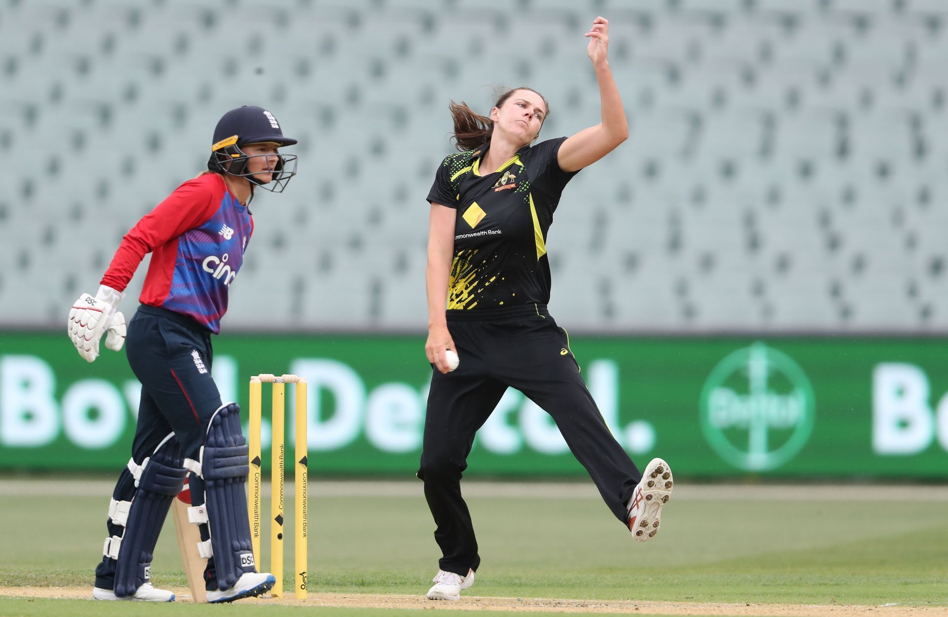 Australia v England - T20 Ashes Series: Game 2