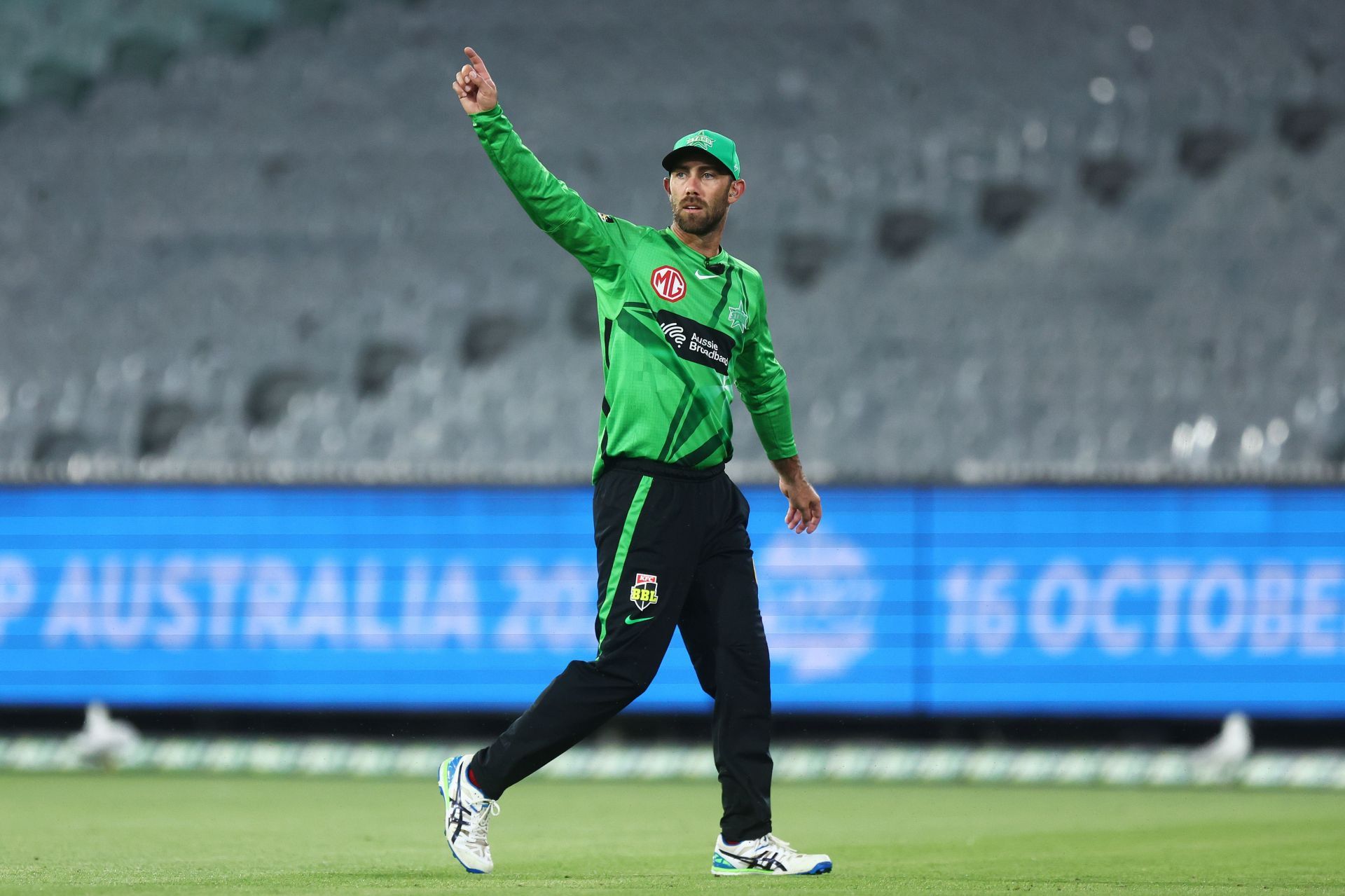 Stars captain Glenn Maxwell has signed a fresh four-year deal