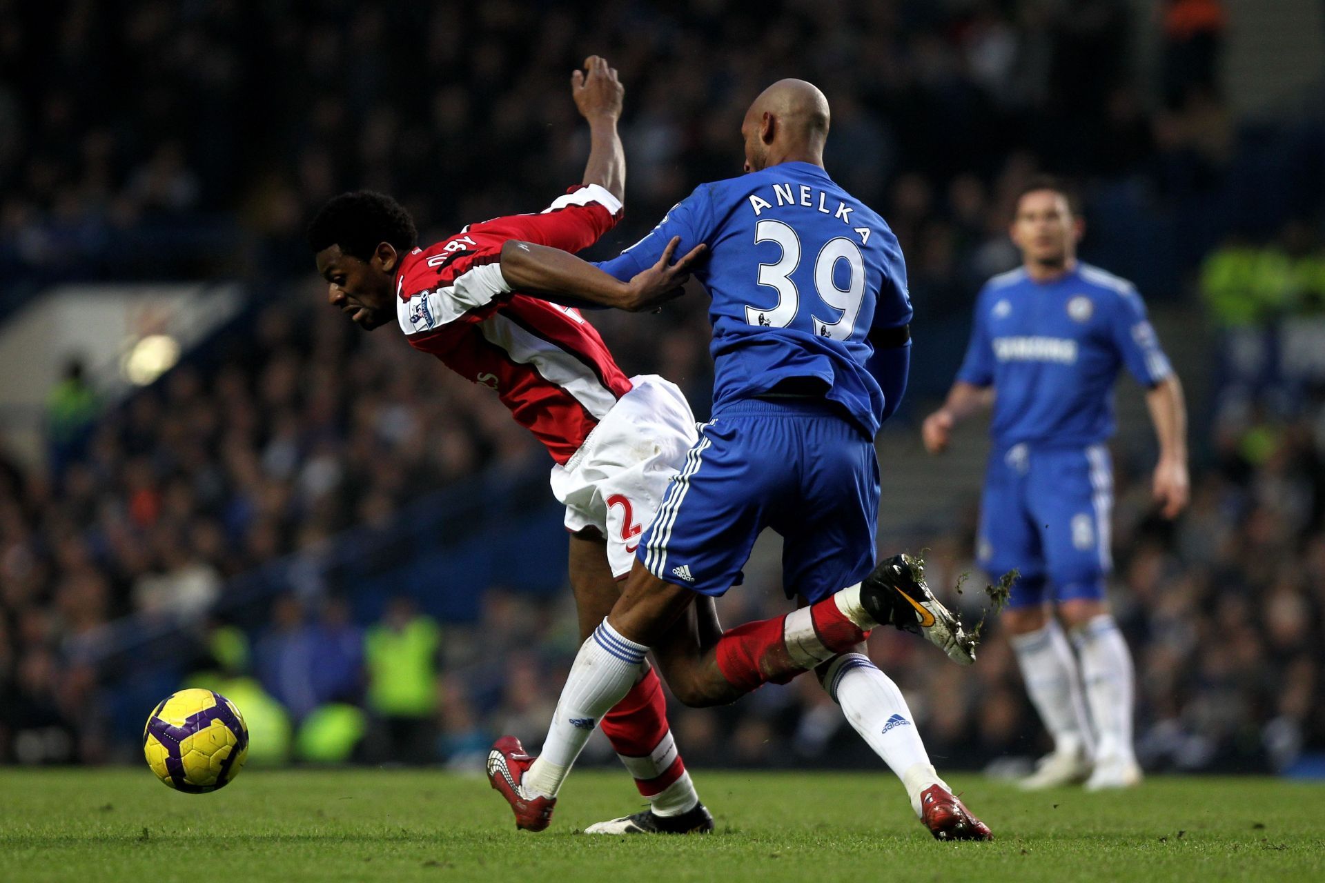 Chelsea&#039;s Nicolas Anelka vies with Abou Diaby (#2) of Arsenal