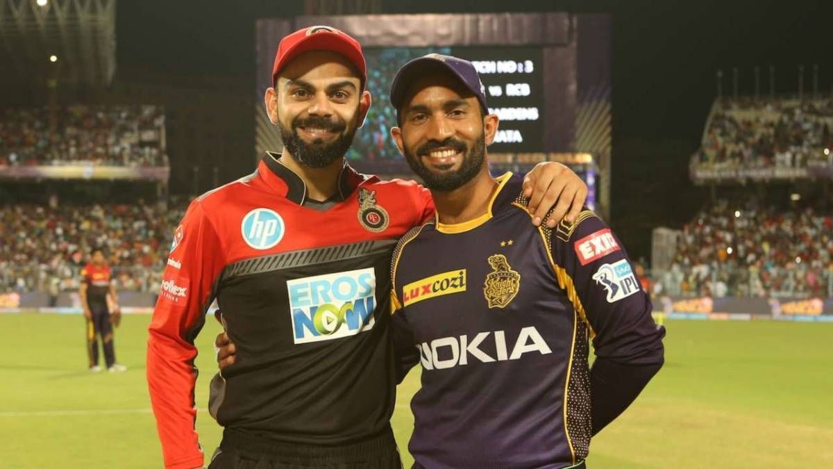 Virat Kohli (left) and Dinesh Karthik (right)