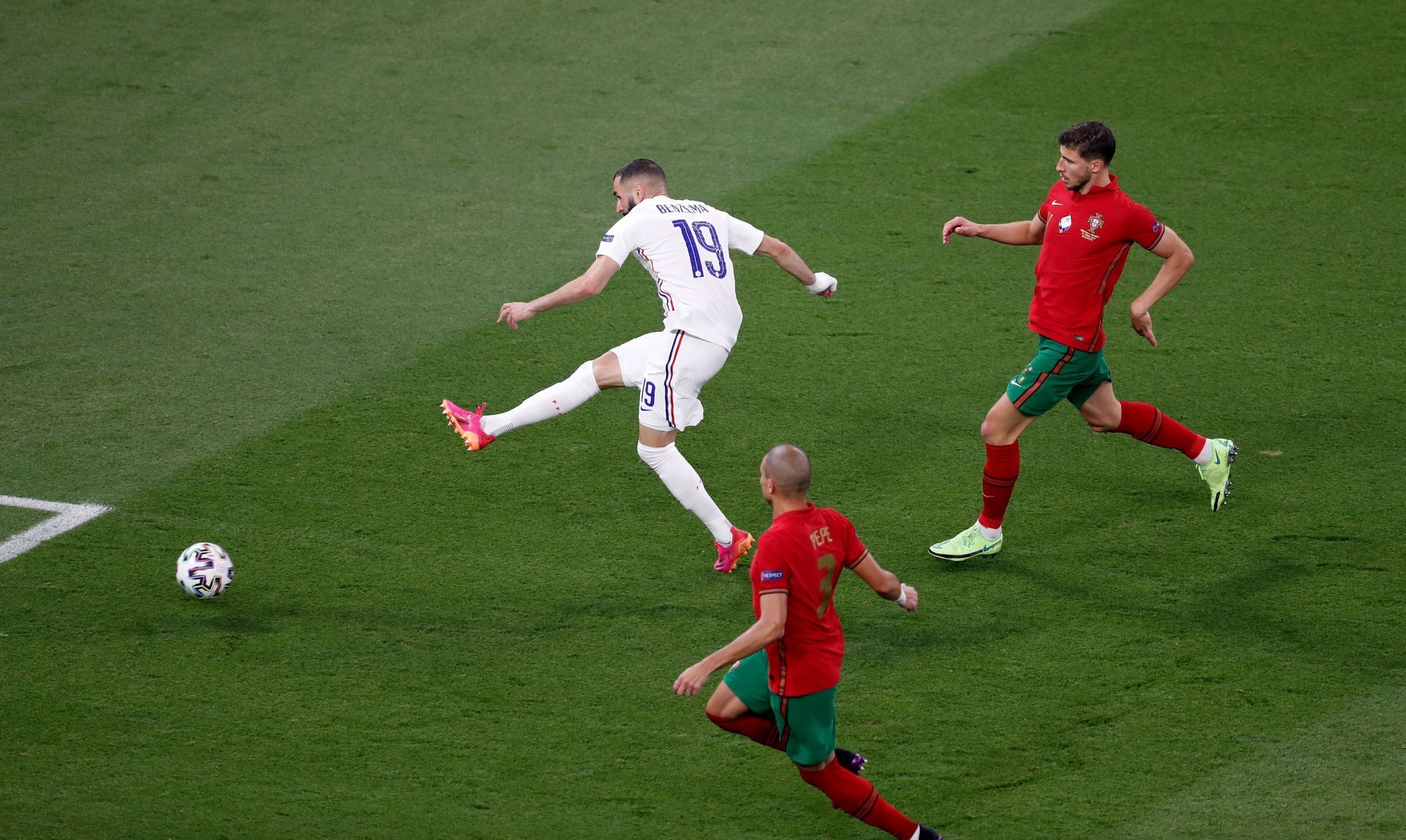 Benzema in action for Les Bleus