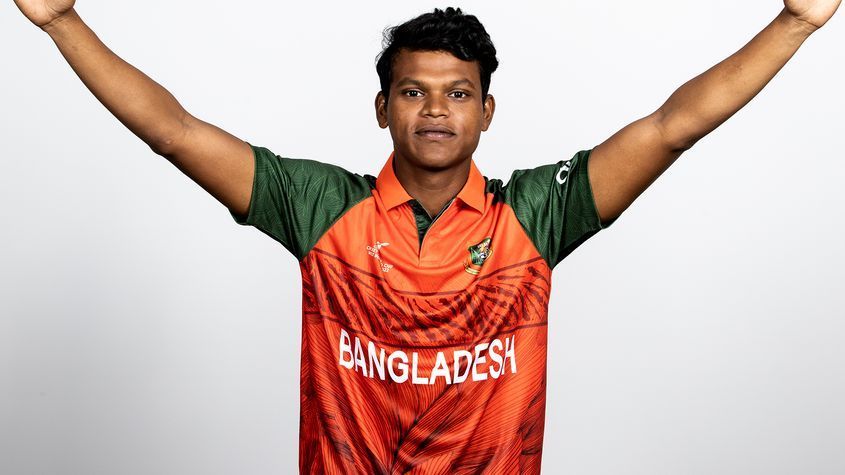 Bangladesh's alternate red kit - Image: ICC