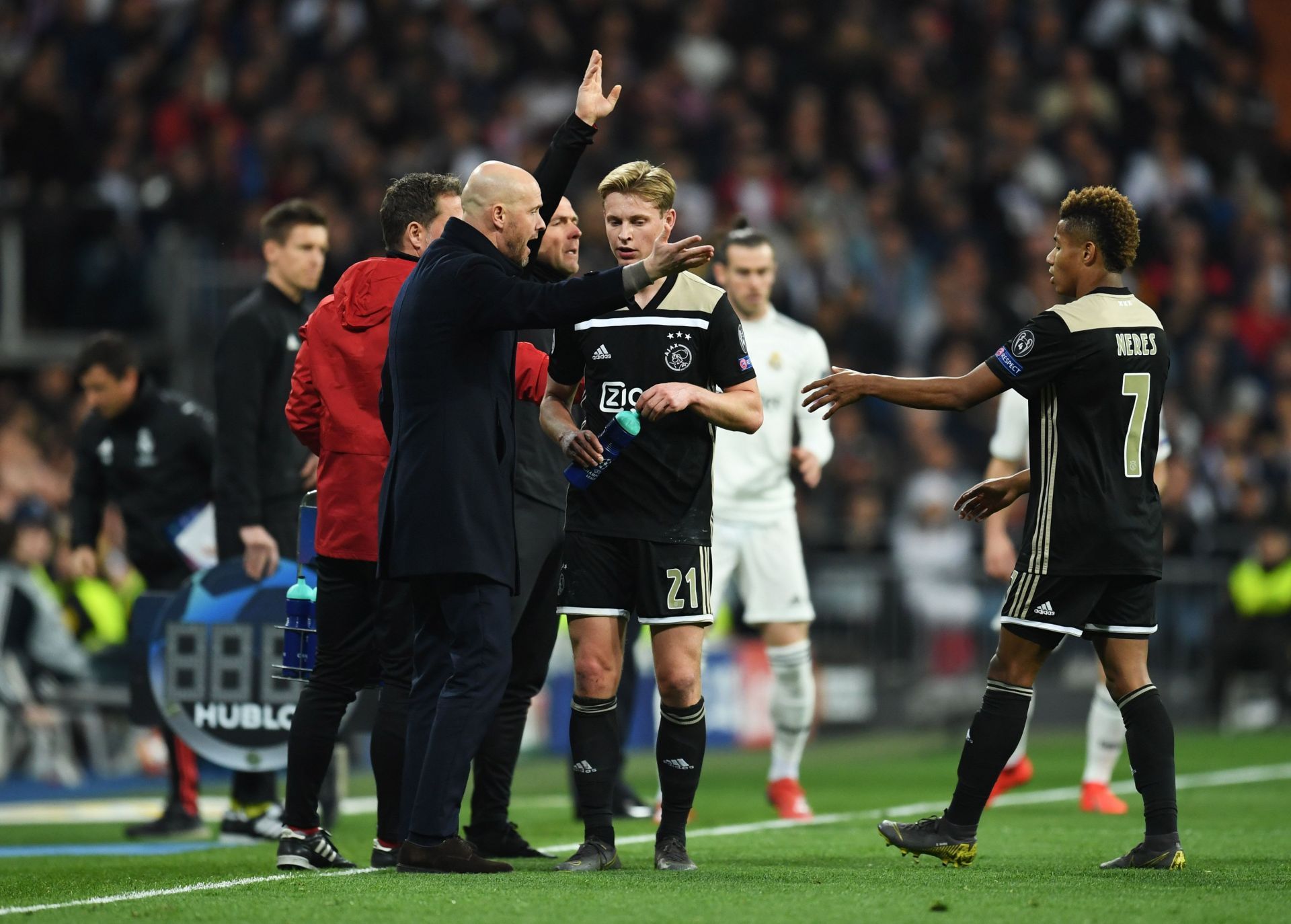 Erik ten Hag played a crucial role in the development of Frenkie de Jong (#21) and David Neres (R)