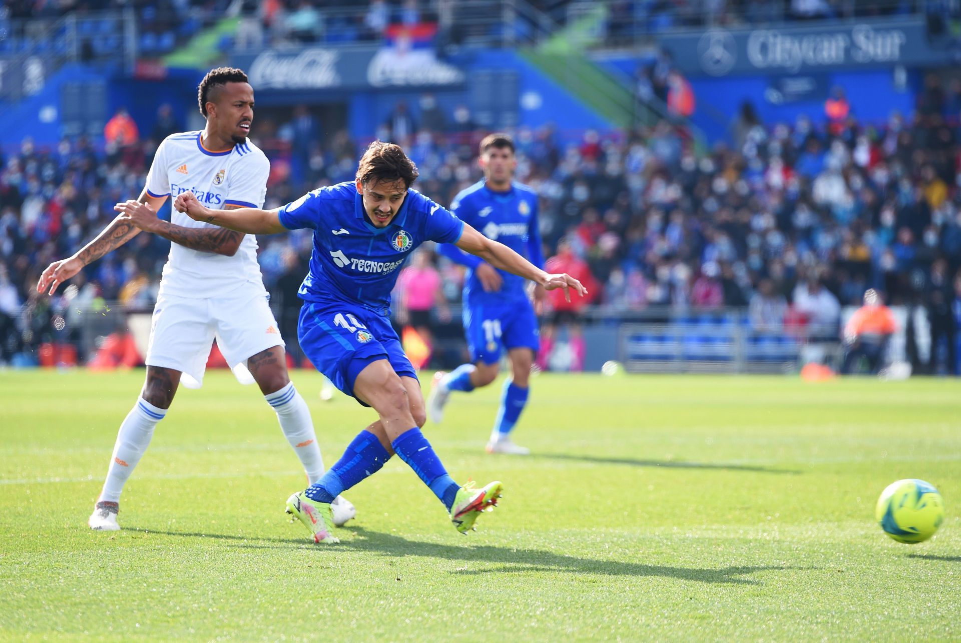 Eder Militao in action.