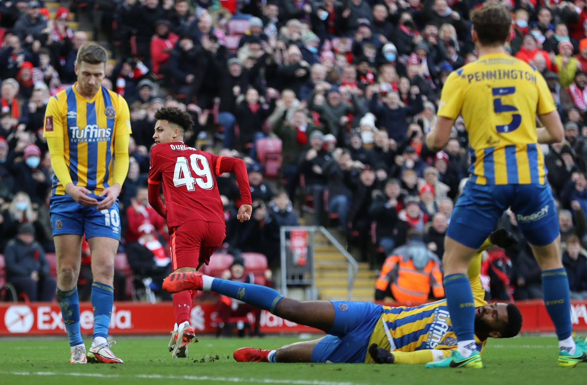 Kaide Gordon equalizes for Liverpool.