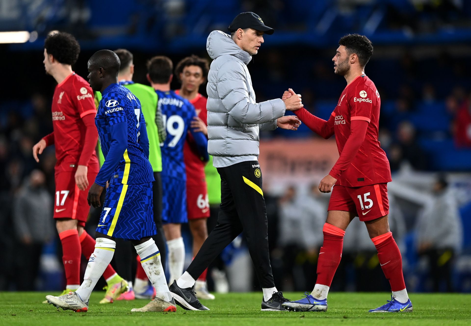 Chelsea boss Thomas Tuchel greets Liverpool&#039;s Alex Oxlade-Chamberlain after the Premier League game