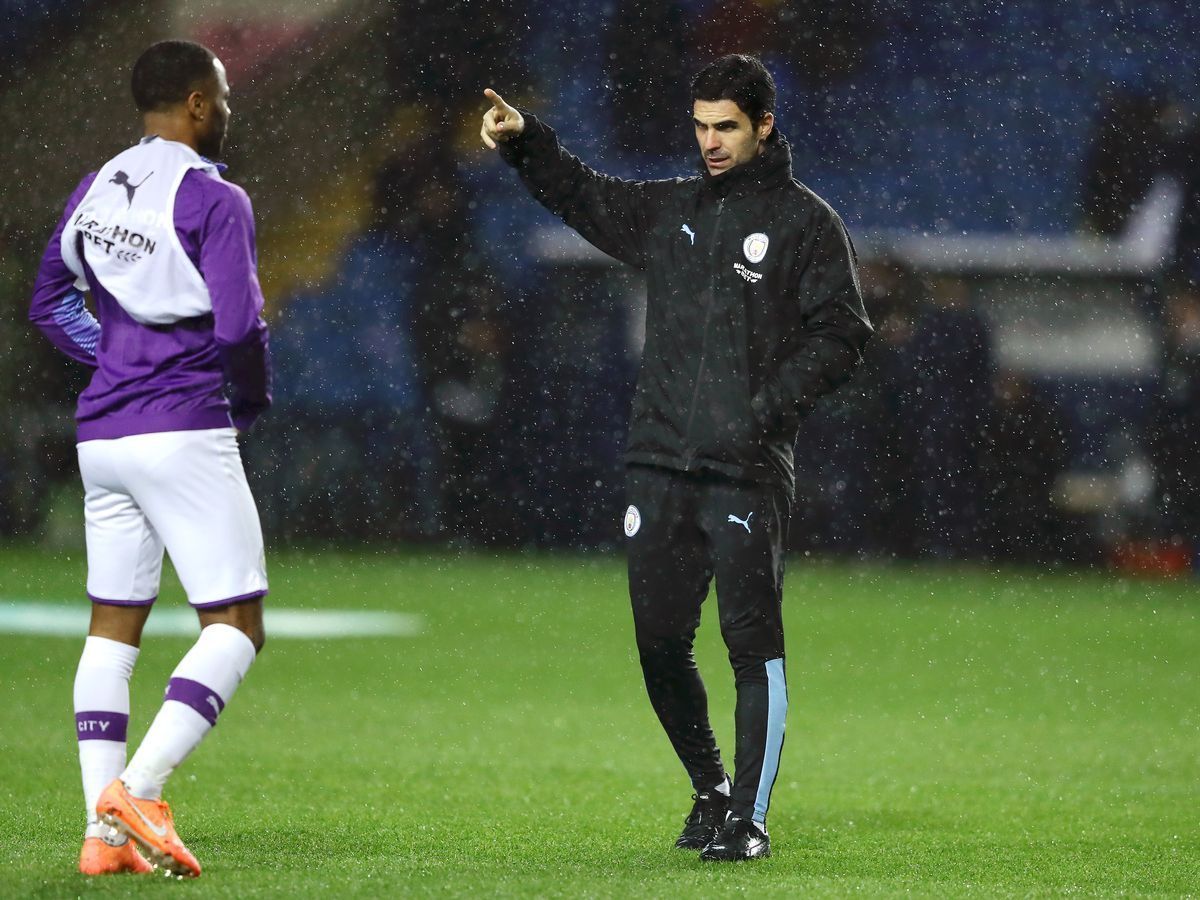 Mikel Arteta in a training session with Raheem Sterling during his days at Manchester City