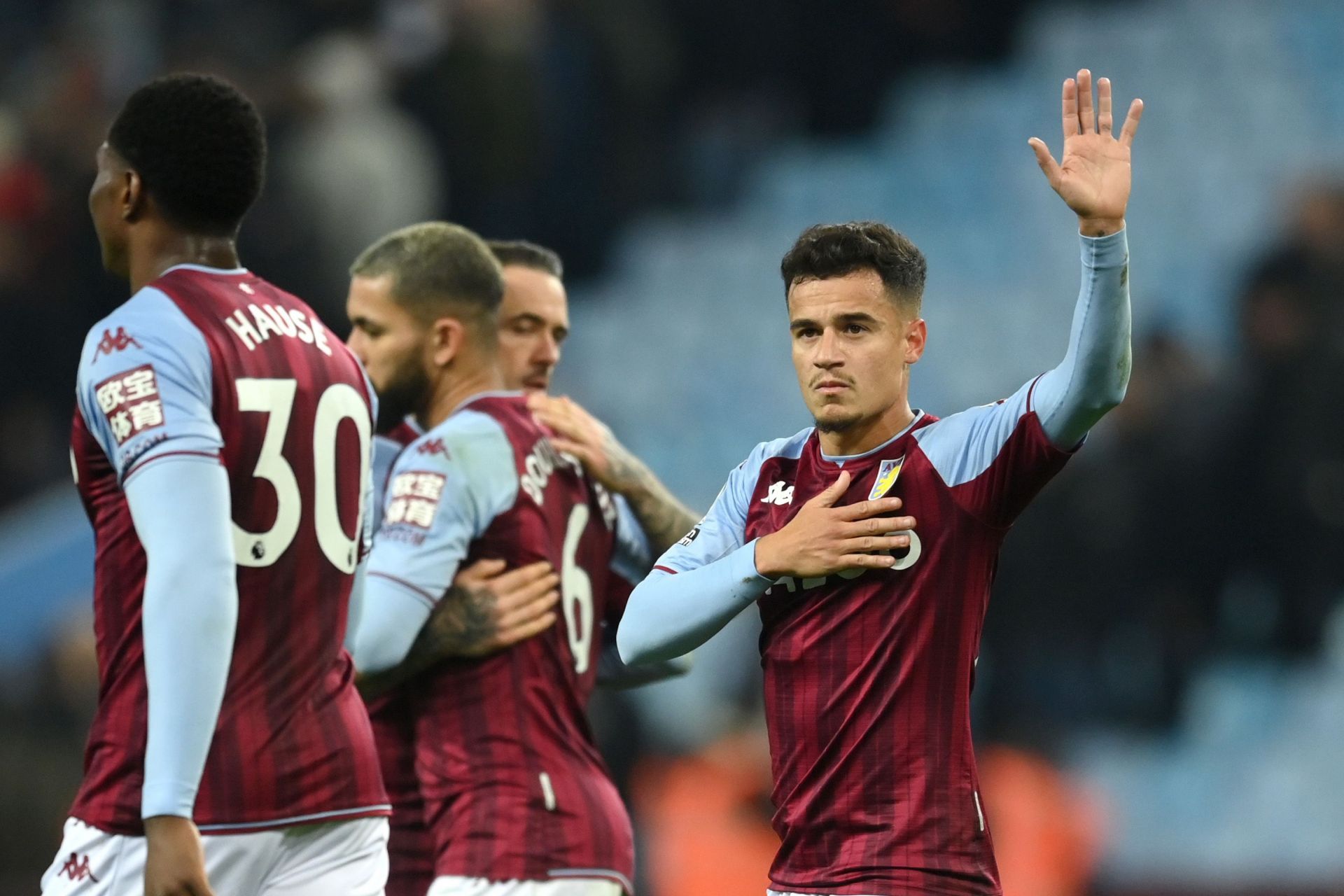 Philippe Coutinho&rsquo;s late equaliser helped Aston Villa salvage a thrilling 2-2 draw against Manchester United.